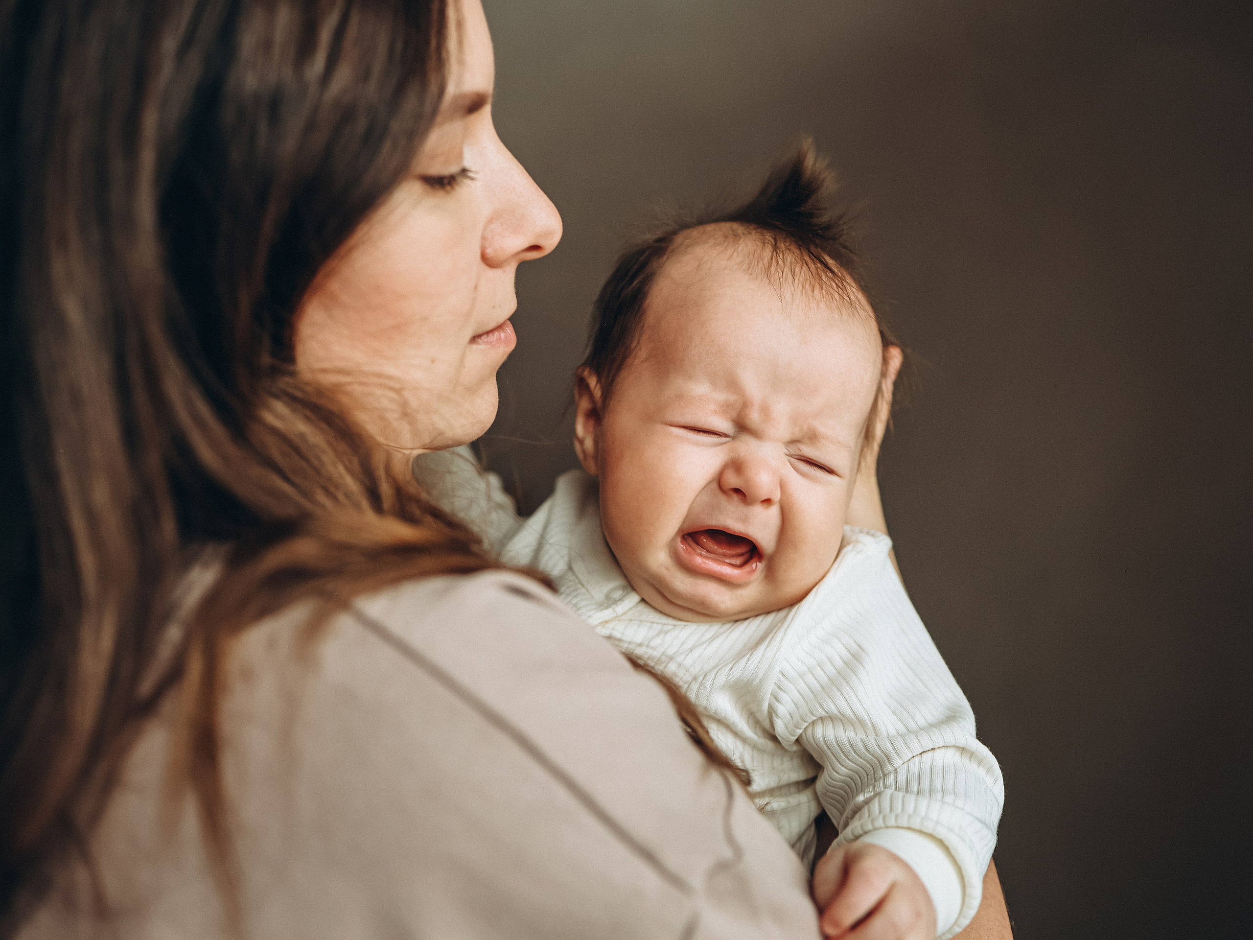 Семейная фотосессия с малышом, с новорожденным, фотосессия в Екатеринбурге, фотосессия в доме, домашняя фотосессия в стиле лайф, фотосессия. Семейный и детский фотограф в  г. Екатеринбурге Холодова Юлия