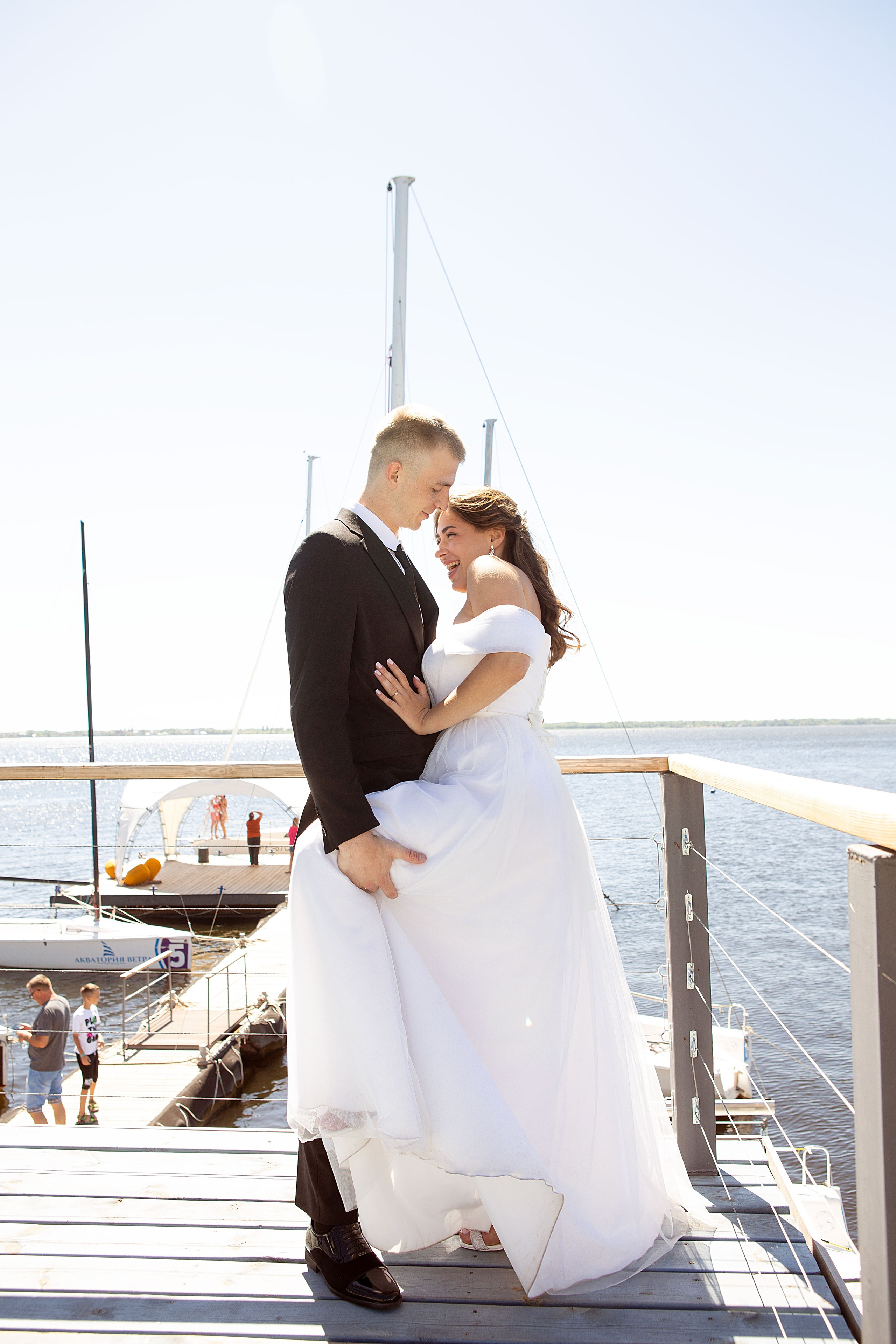 Свадебная фотосессия на пироне: Дарья и Артём. Свадебный и предметный фотограф Ренат Каламперов