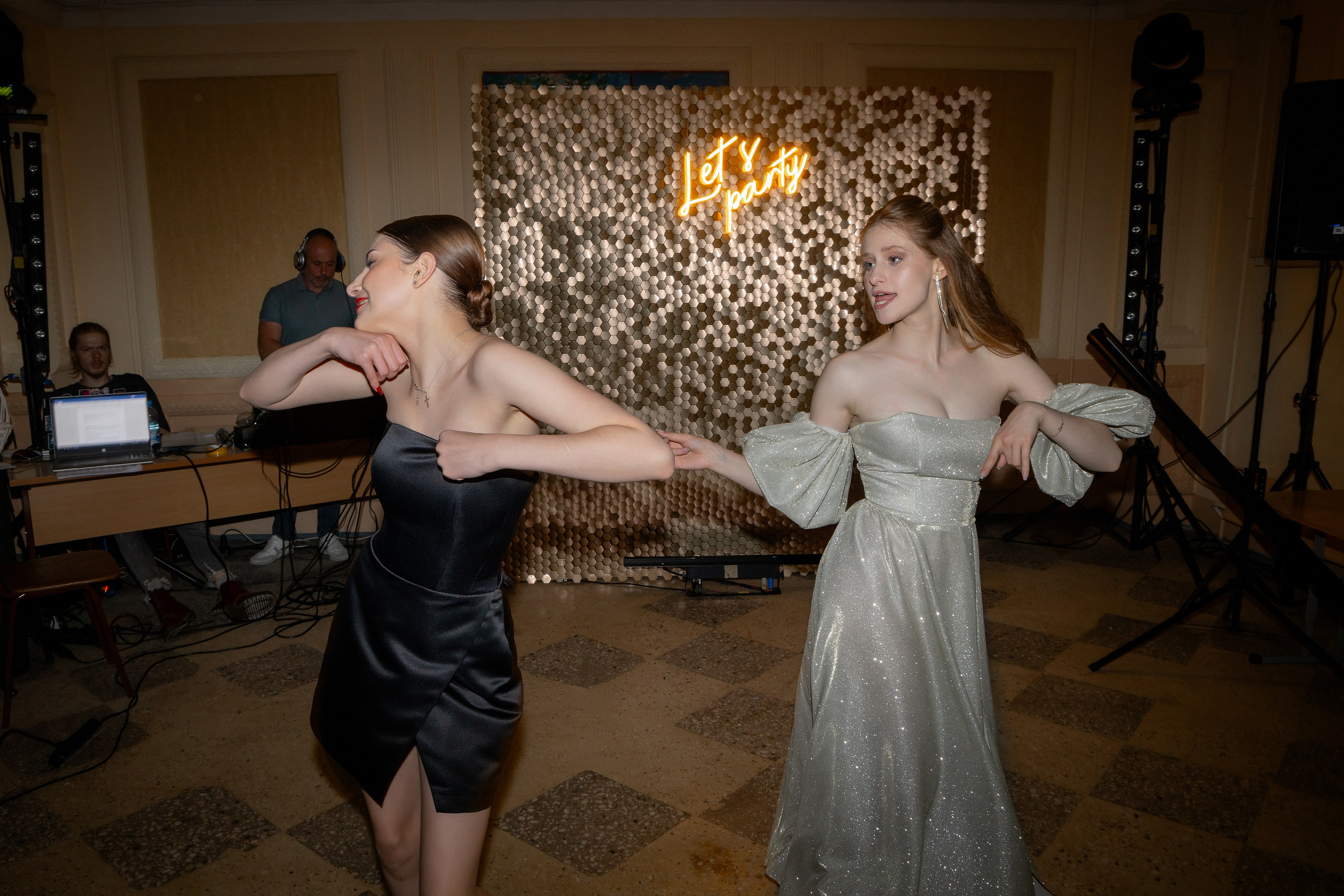 Школьный выпускной 2024 год в Соколе (Минск). Свадебный фотограф в Минске/Беларуси Сергей Спиридонов