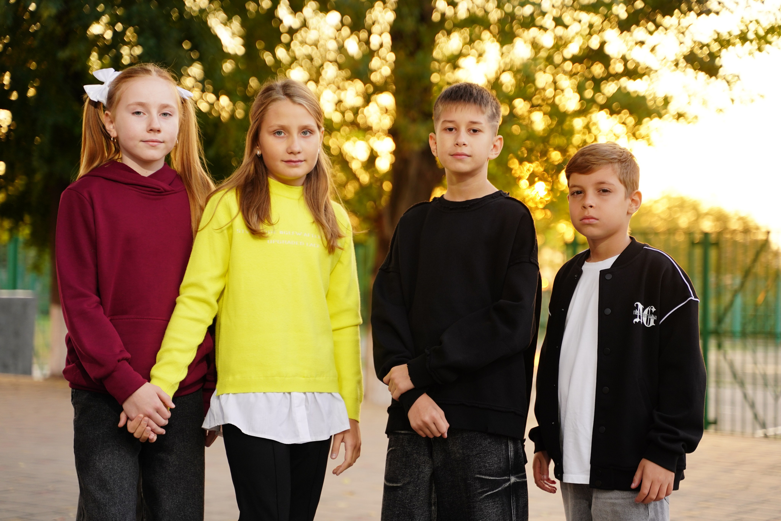 Фото с другом. MEMENTO.Выпускные альбомы, школьные, юбилейные и другие книги. Ростов-на-Дону