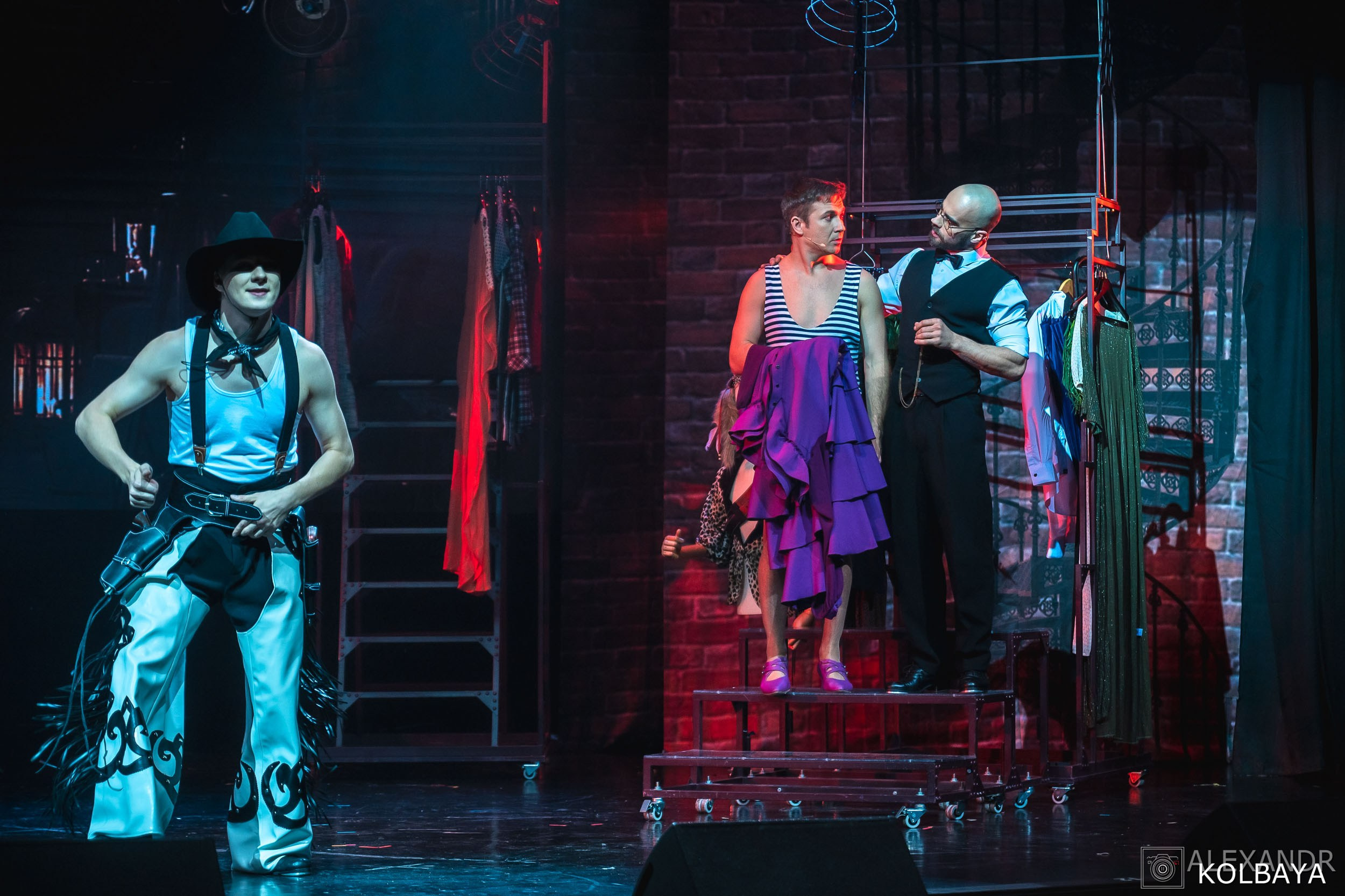 Фотографии со спектакля «Привет, я тетя Чарли». Концертный и театральный репортажный фотограф в Москве Александр Колбая