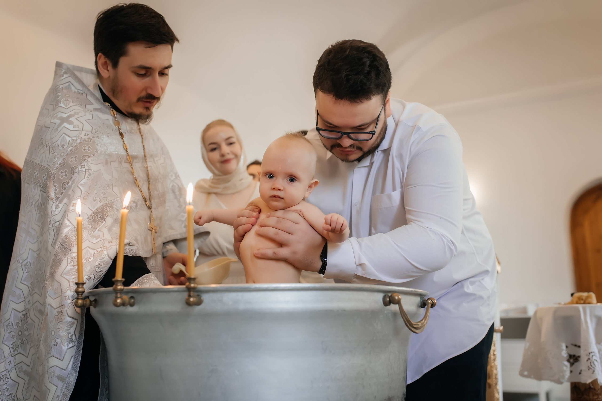 Крещение Ксении в Храме Казанской Иконы Божией матери в Коломенском. Фотограф на крещение и венчание Москва  Надежда Баланина