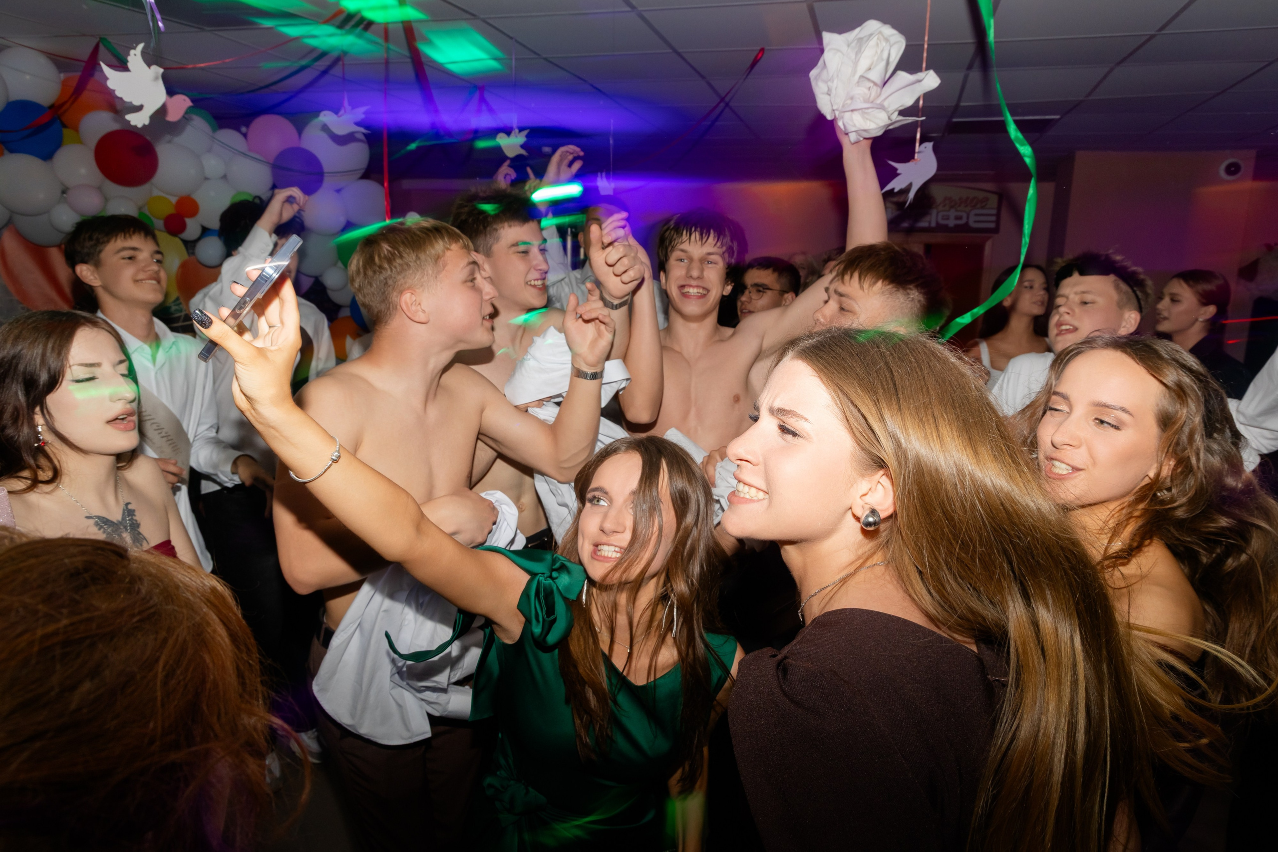 Школьный выпускной 2025 год в Минске, Беларуси. Свадебный фотограф в Минске/Беларуси Сергей Спиридонов