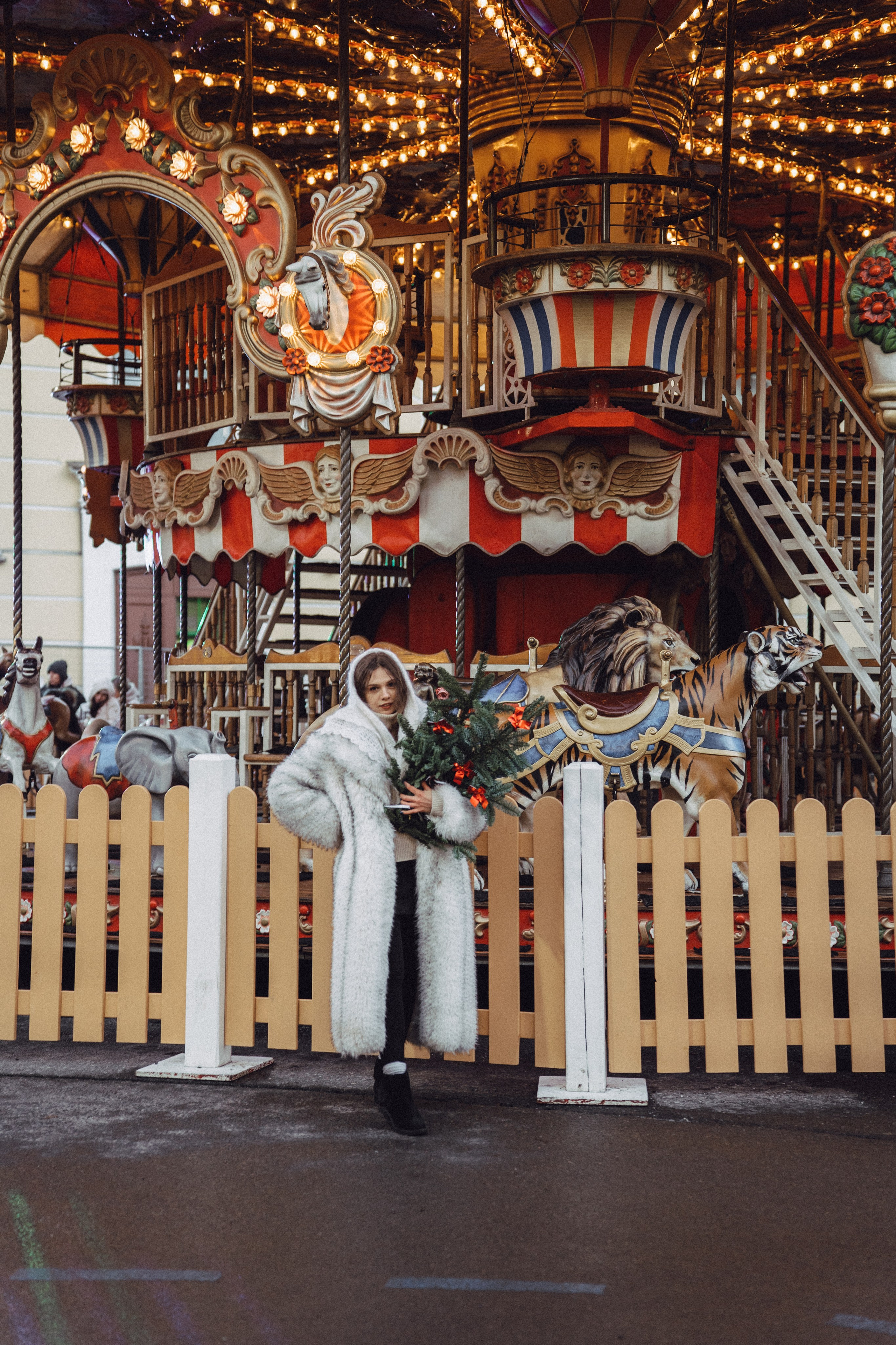 ПРОГУЛКА НА МАНЕЖНОЙ ПЛОЩАДИ ДЛЯ ДЕВУШКИ ПЕРЕД НОВЫМ ГОДОМ (НОВОГОДНЯЯ ФОТОСЕССИИЯ НА МАНЕЖНОЙ ПЛОЩАДИ). Профессиональный фотограф, Санкт-Петербург — Виктория Богомолова