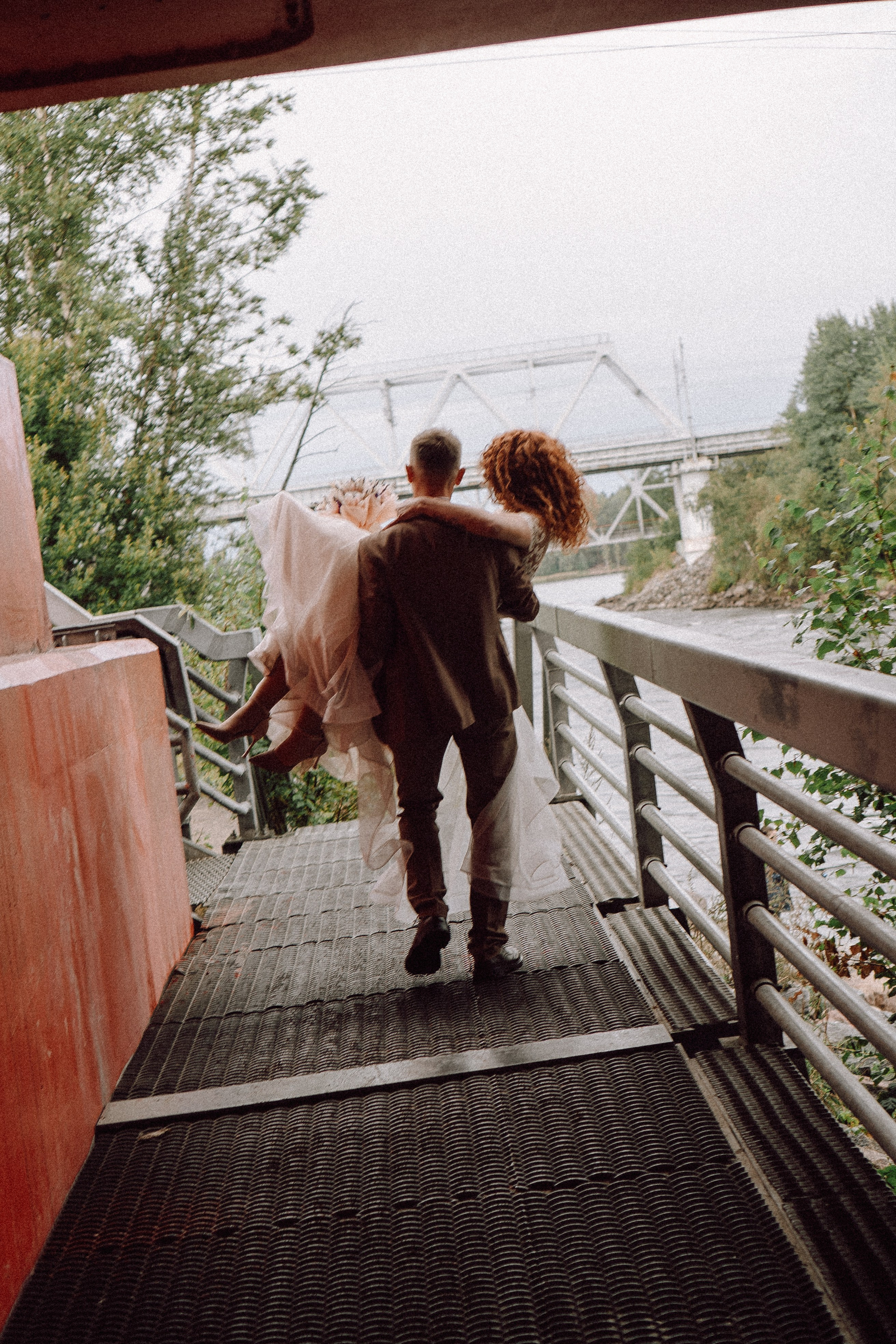 СВАДЕБНАЯ ФОТОСЕССИИЯ ПАРЫ В ГОРОДЕ ПРИОЗЕРСК В СОСНОВОМ ЛЕСУ И С ПИКАПОМ. Профессиональный фотограф, Санкт-Петербург — Виктория Богомолова