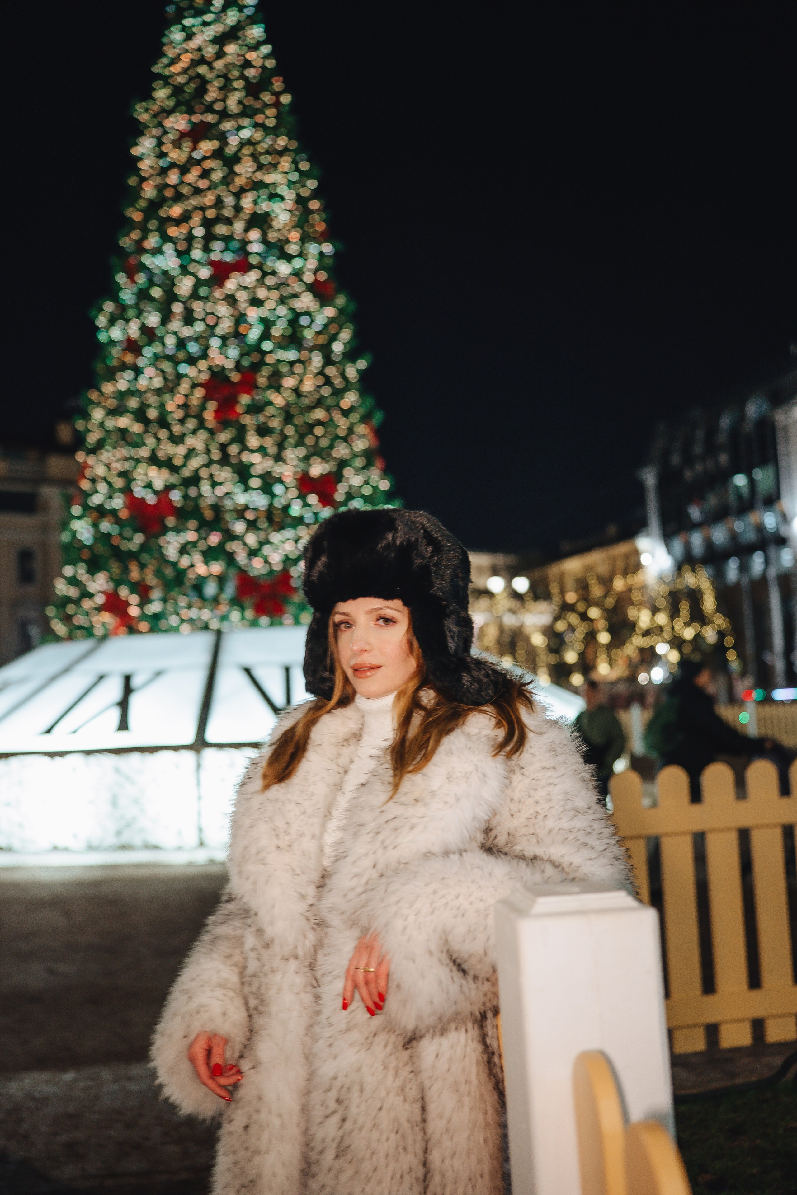 ПРОГУЛКА НА МАНЕЖНОЙ ПЛОЩАДИ ДЛЯ ДЕВУШКИ ПЕРЕД НОВЫМ ГОДОМ (НОВОГОДНЯЯ ФОТОСЕССИИЯ НА МАНЕЖНОЙ ПЛОЩАДИ). Профессиональный фотограф, Санкт-Петербург — Виктория Богомолова