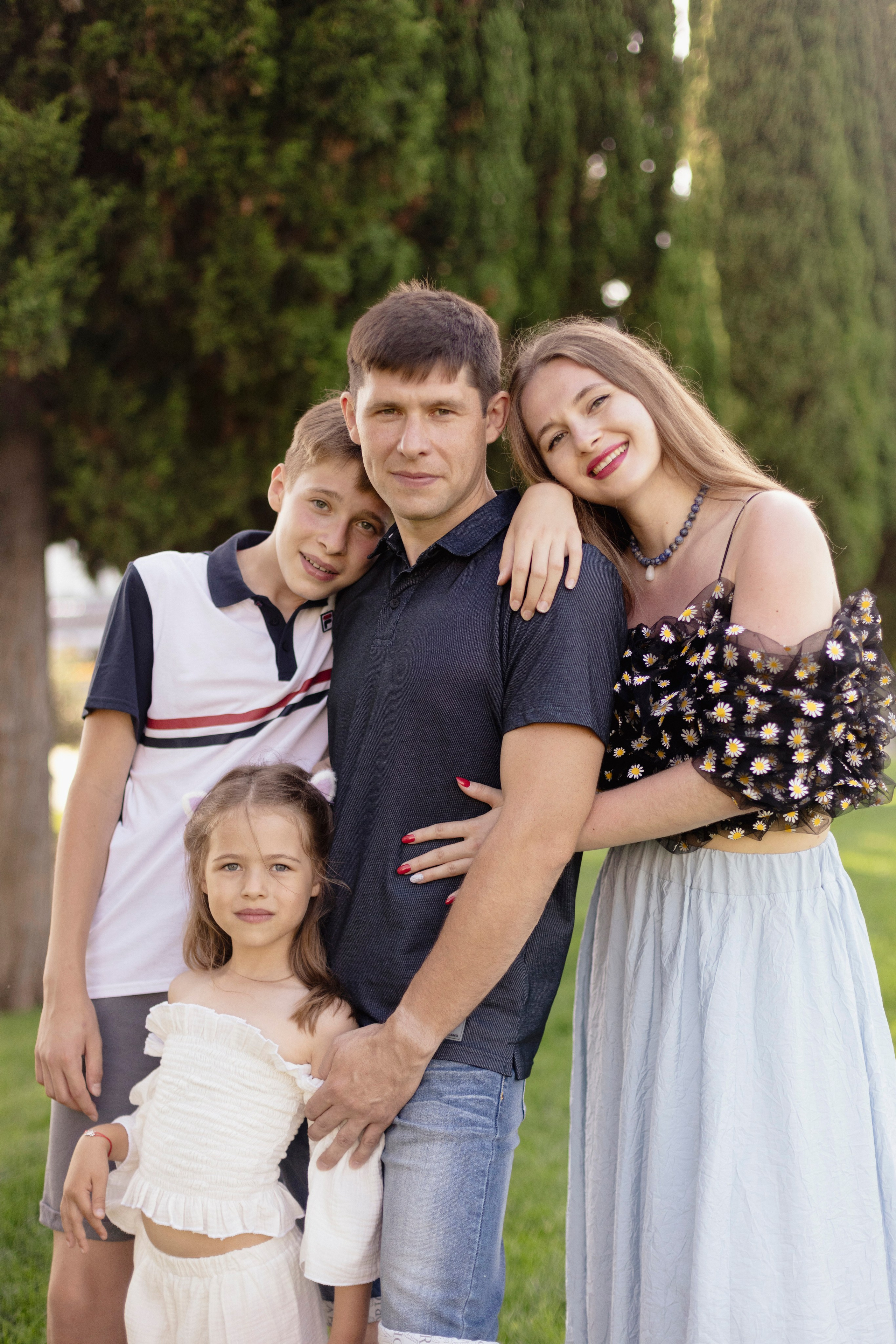 Радостные моменты в тени кипарисов. Reportage and staged photographer Natalia Sannikova