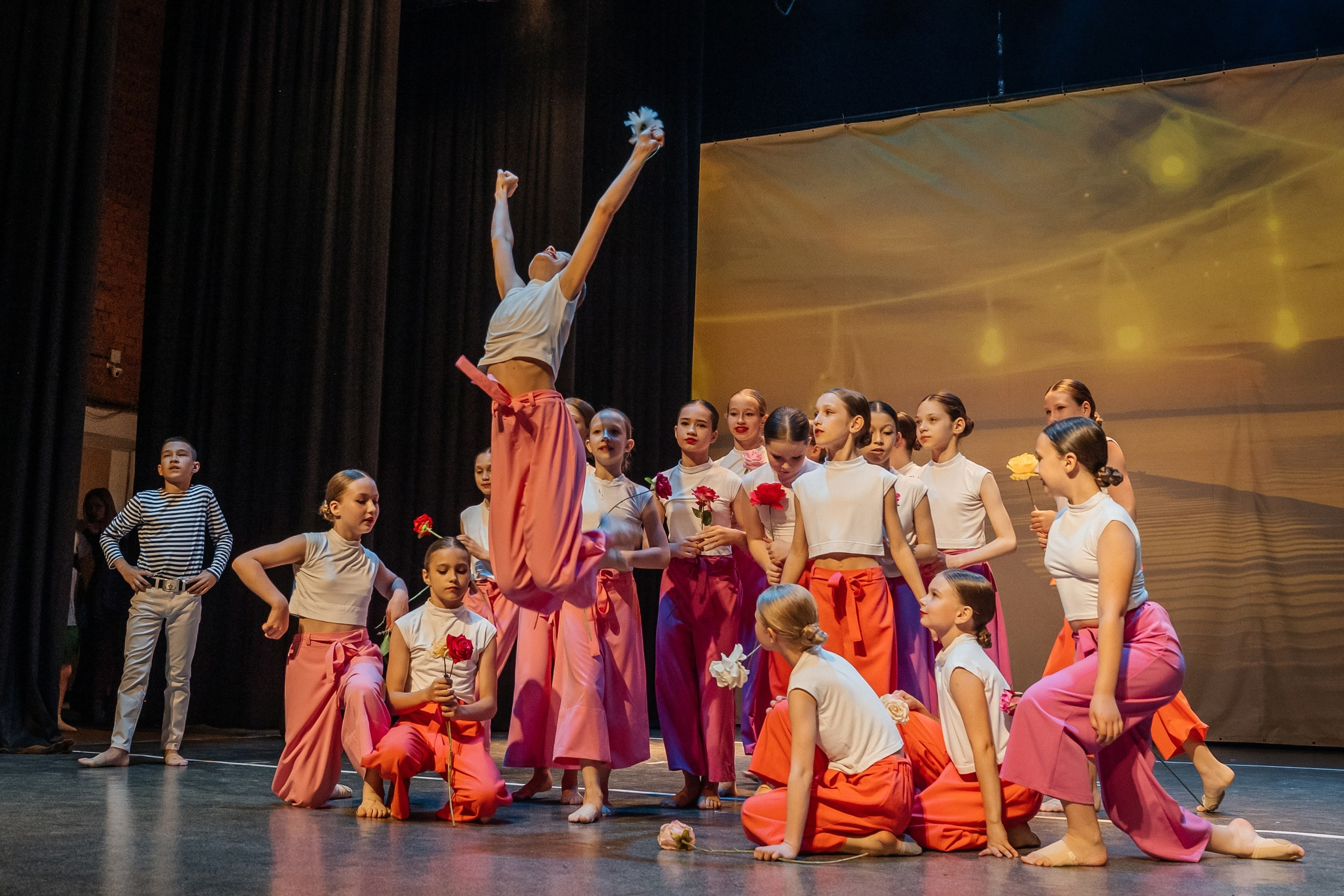 Танцы. Фотограф Елена Рогашкова