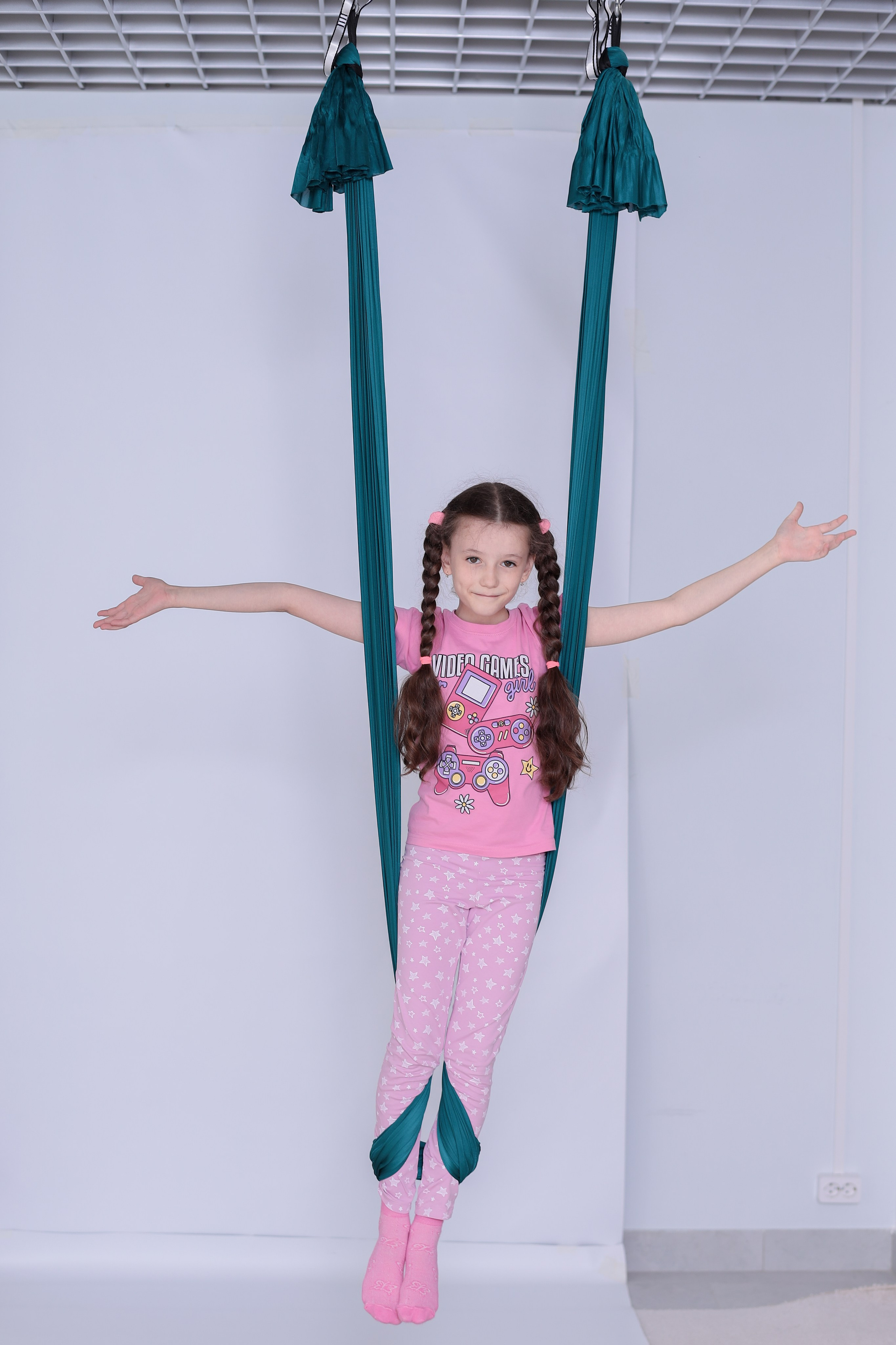 Детская аэройога. Фотограф Надршина Лилия