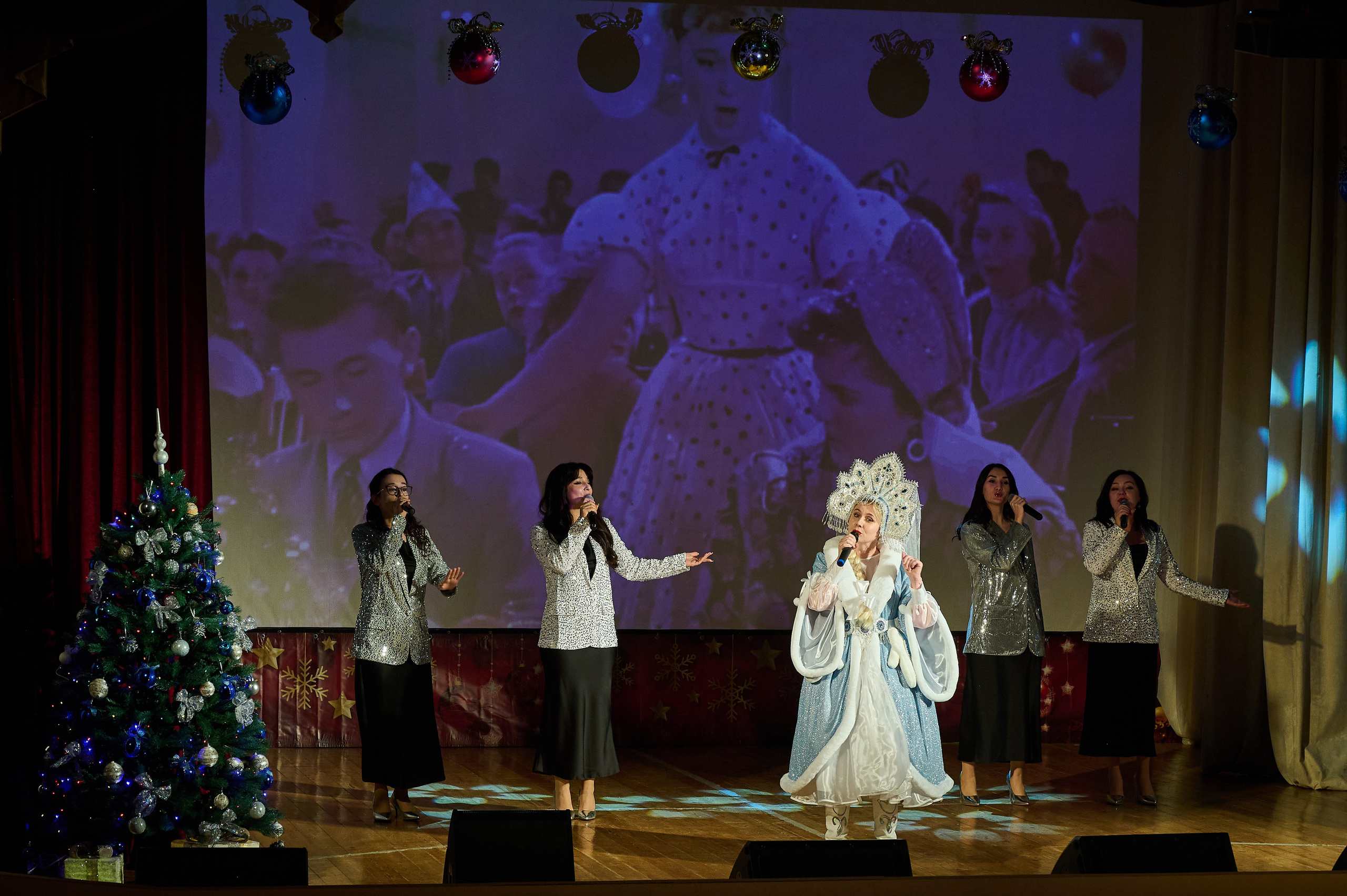 Концерт НГ В ДК. Жизнь курорта Кабардинка в фотографиях