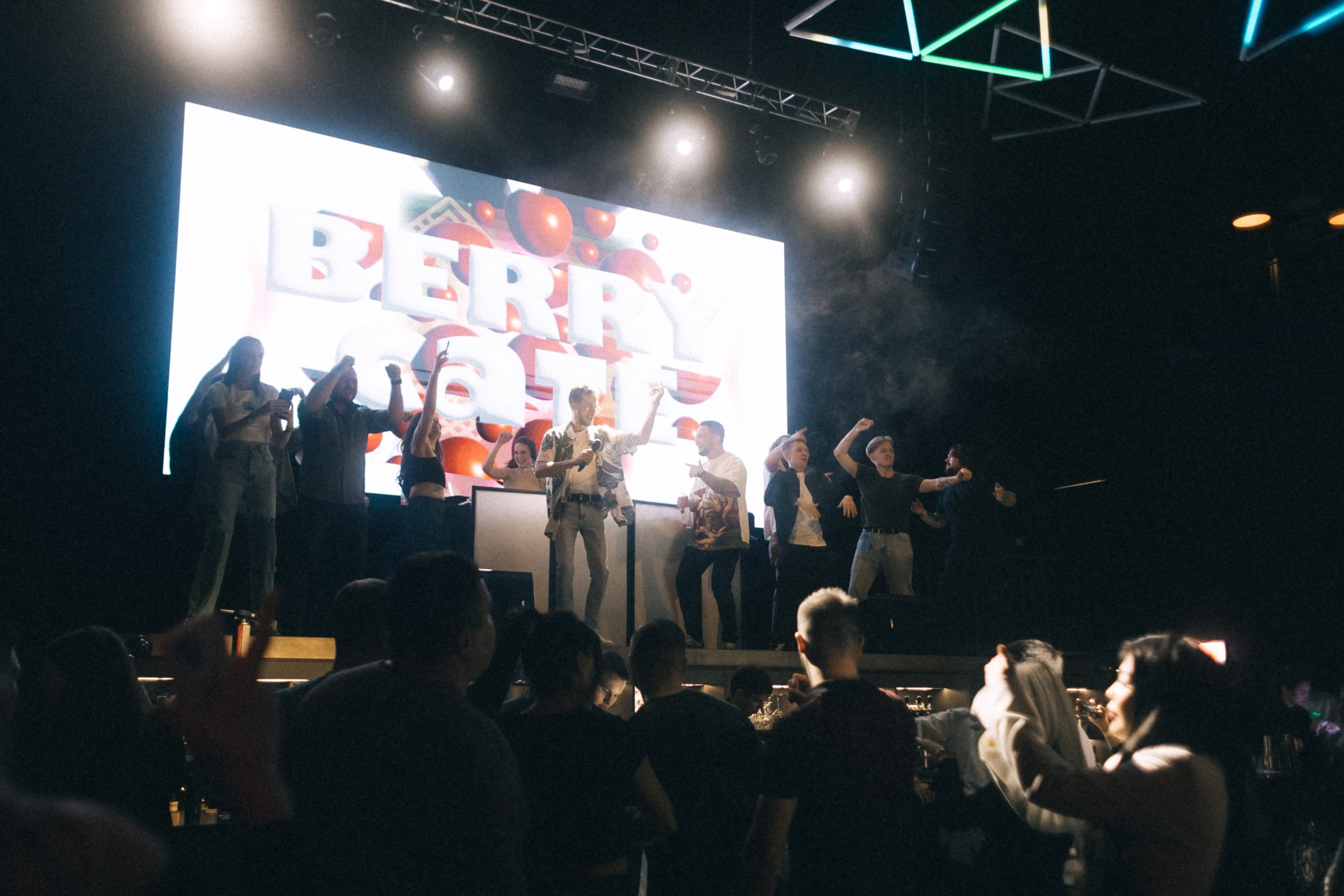 Выпускной школы диджеинга «Атмосфера». Фотограф Кемерово | Сергей