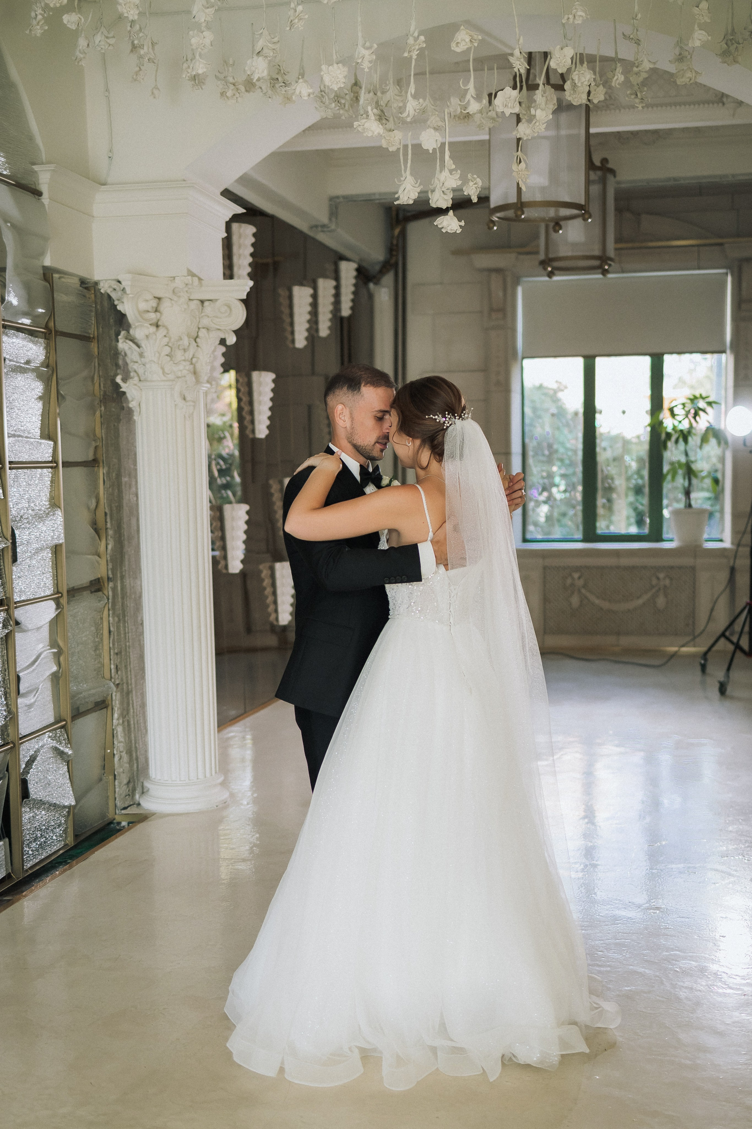 Свадебная прогулка Екатерины и Евгения. Свадебная фотография. Арина Рубах