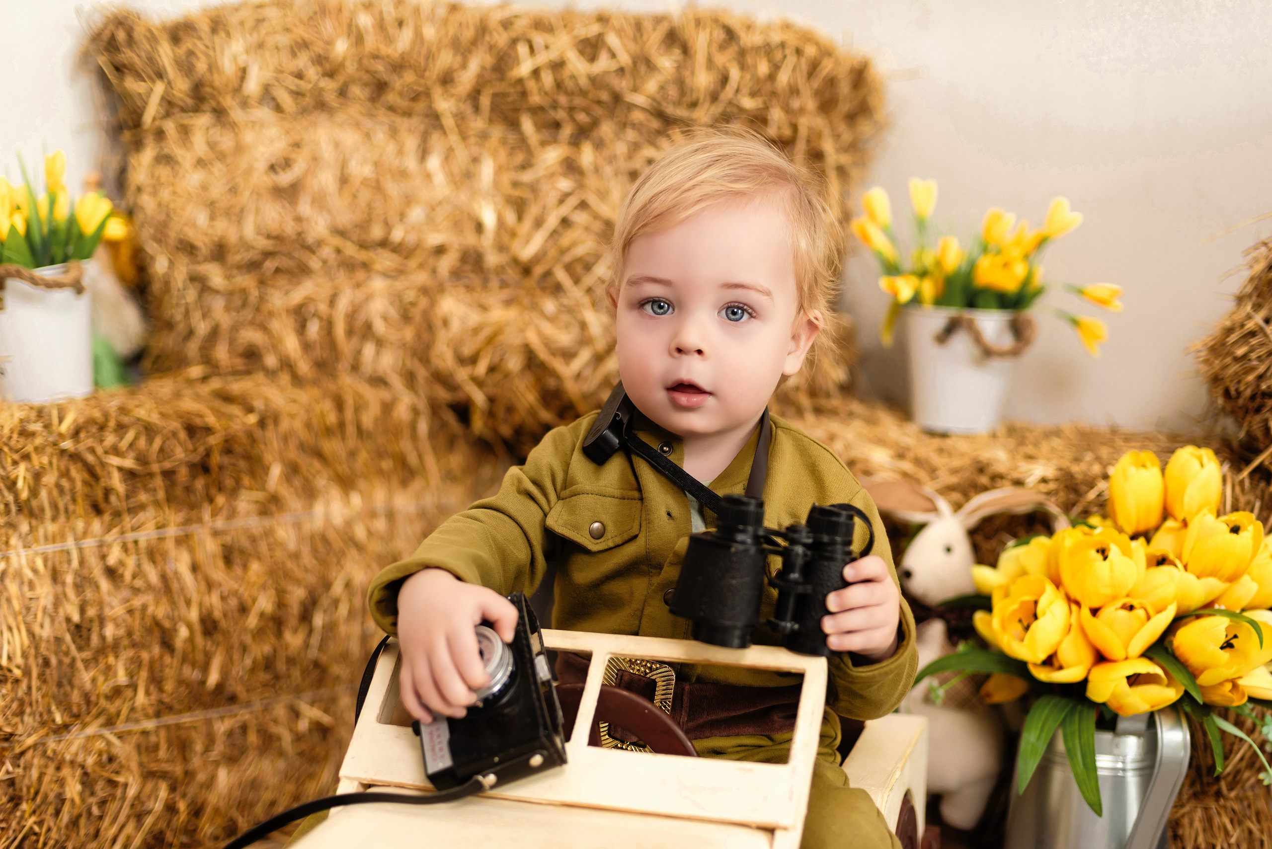 Детская фотосессия для малышей к 9 мая в Иркутске в костюмах в военной форме