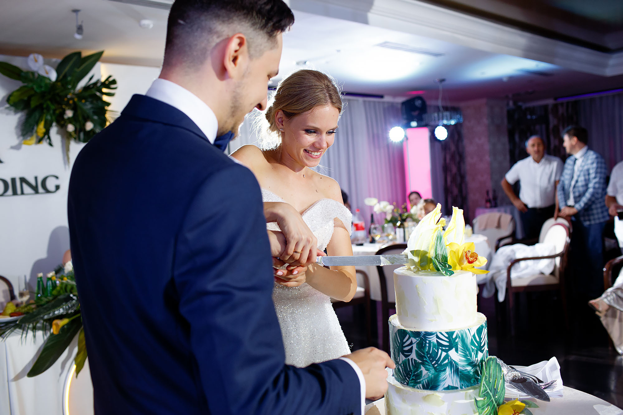 Фонтан чувств и эмоций. Свадебный фотограф Краснодар, Сочи, Геленджик, Анапа, Ростов