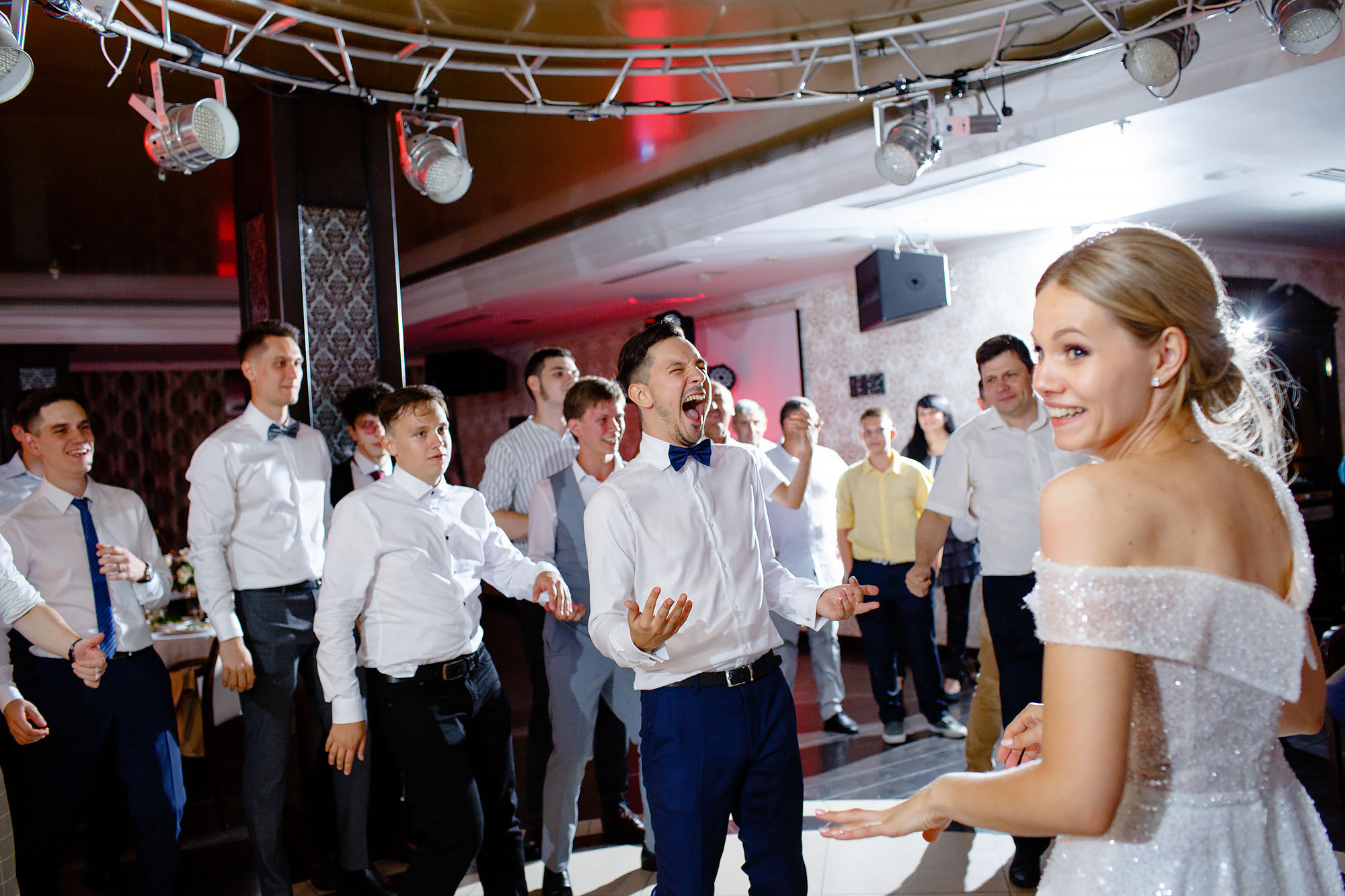 Фонтан чувств и эмоций. Свадебный фотограф Краснодар, Сочи, Геленджик, Анапа, Ростов