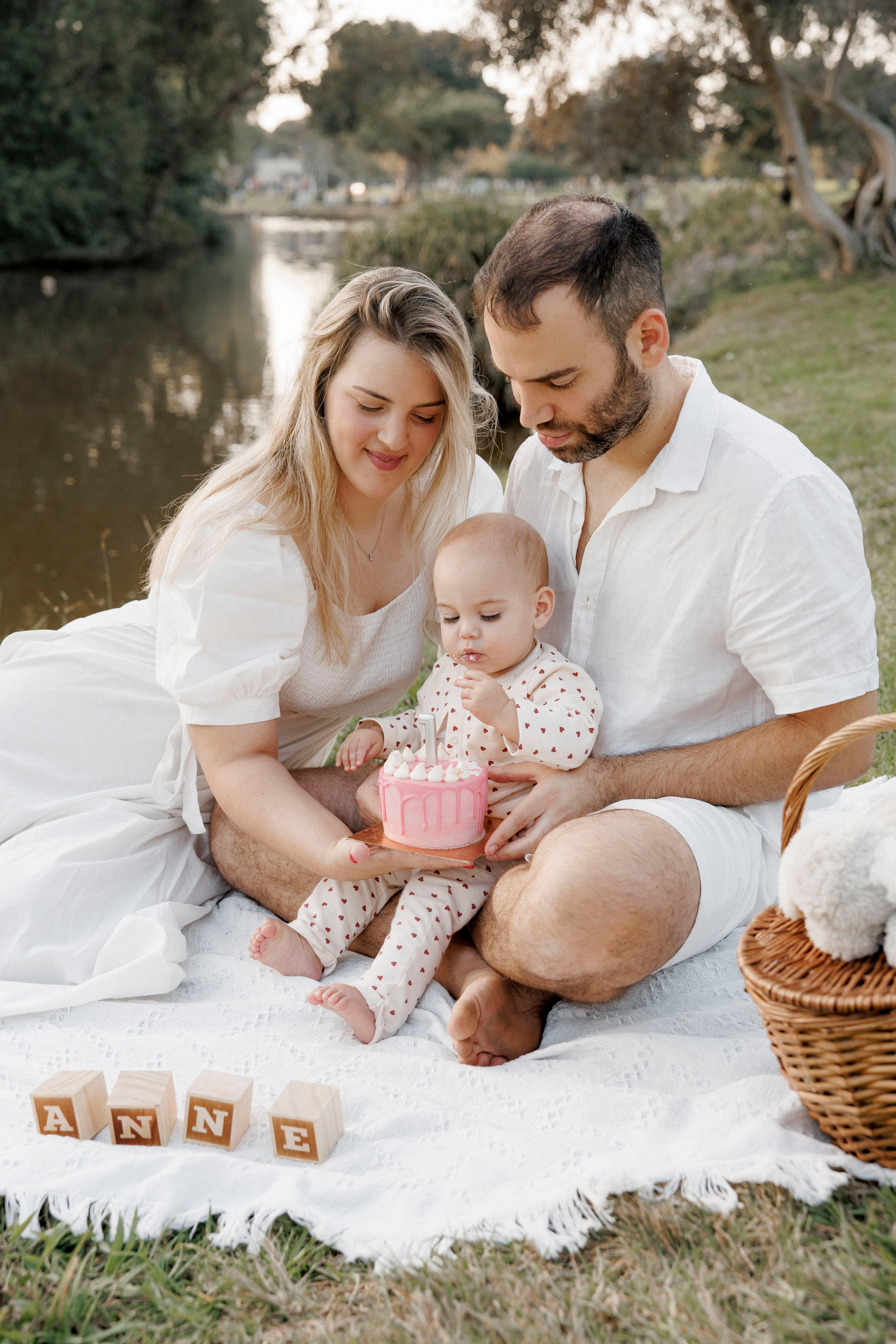 First year photoshoot inside the park (sunset). Wedding and family photographer