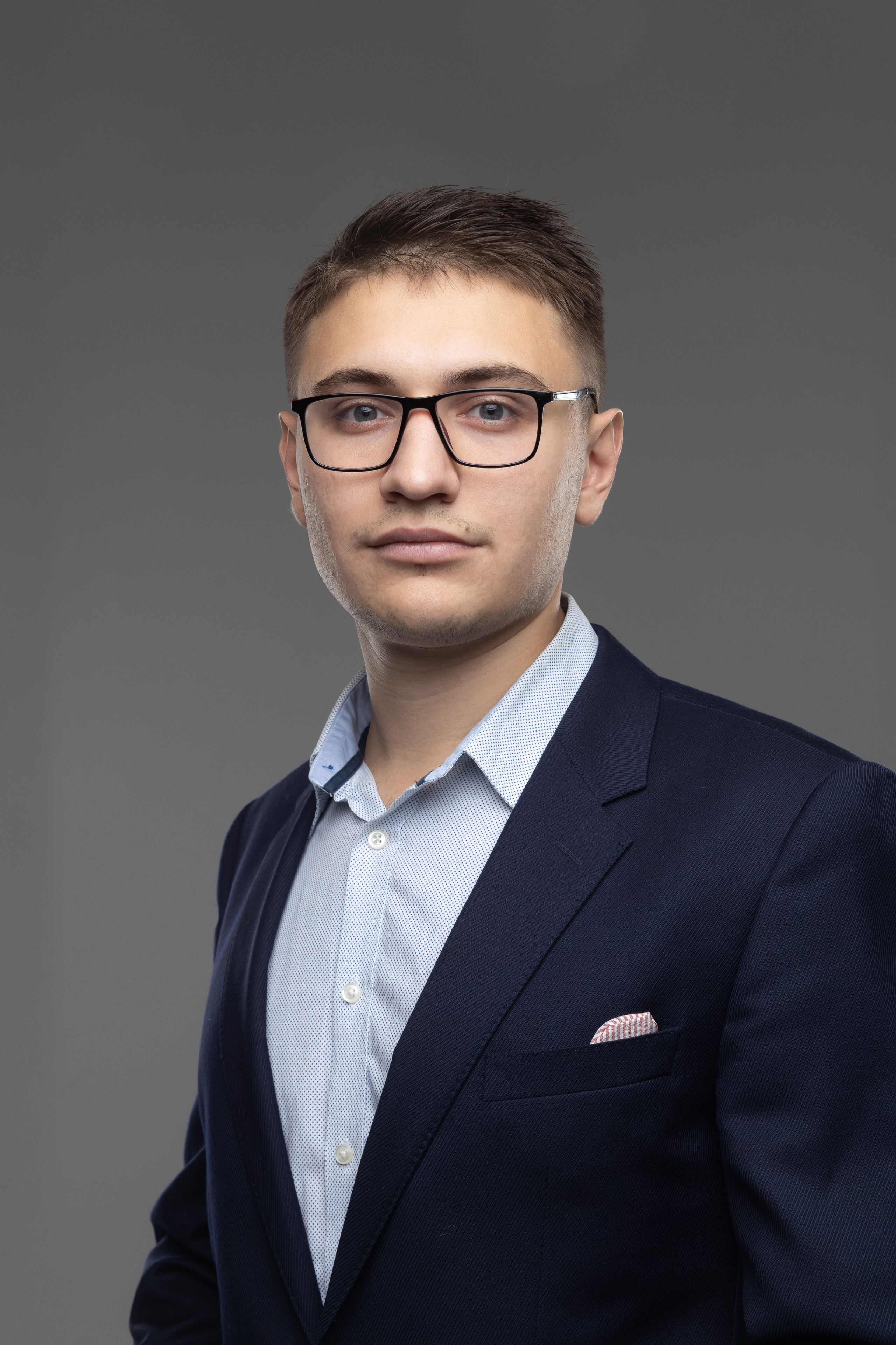 Бизнес портрет мужской и женский руководителя. КонТайм: профессиональная съемка для организаций