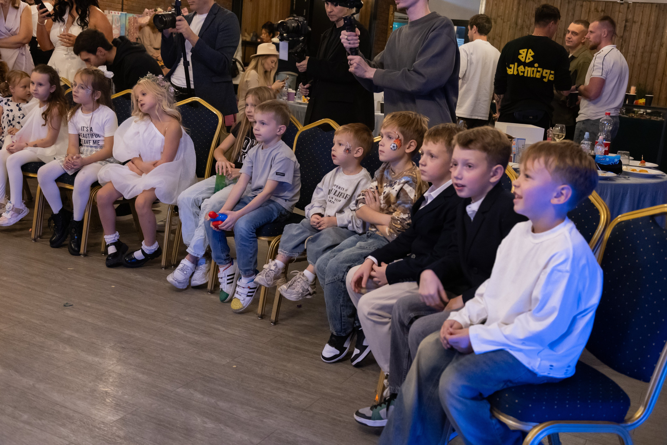 День Рожденья Оливия 7 лет. Портретный Студийный и уличный фотограф Москва. Индивидуальные, Семейные, Беременность, Будуар, Каталог, контент съемки для блога и бизнеса