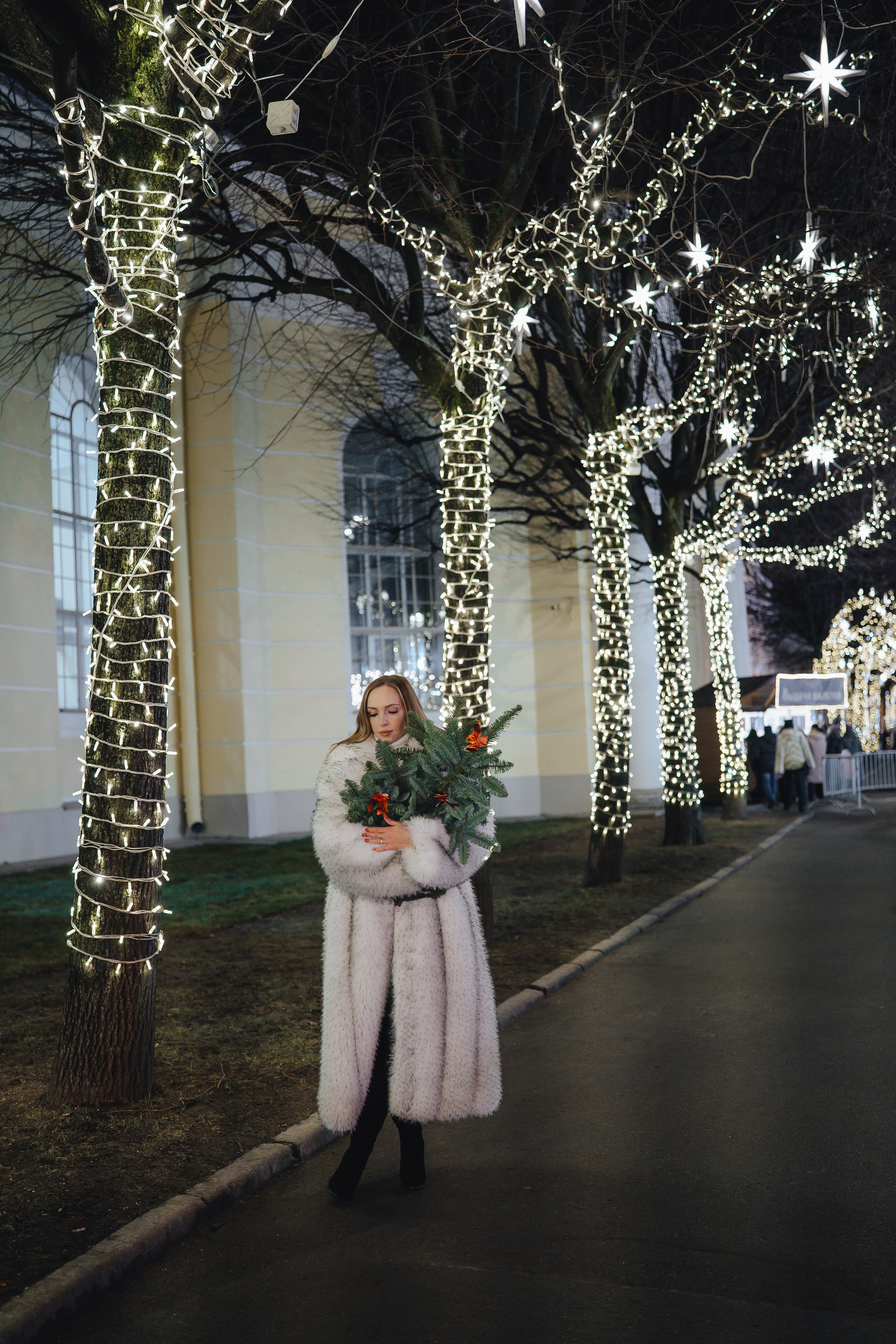 ПРОГУЛКА НА МАНЕЖНОЙ ПЛОЩАДИ ДЛЯ ДЕВУШКИ ПЕРЕД НОВЫМ ГОДОМ (НОВОГОДНЯЯ ФОТОСЕССИИЯ НА МАНЕЖНОЙ ПЛОЩАДИ). Профессиональный фотограф, Санкт-Петербург — Виктория Богомолова
