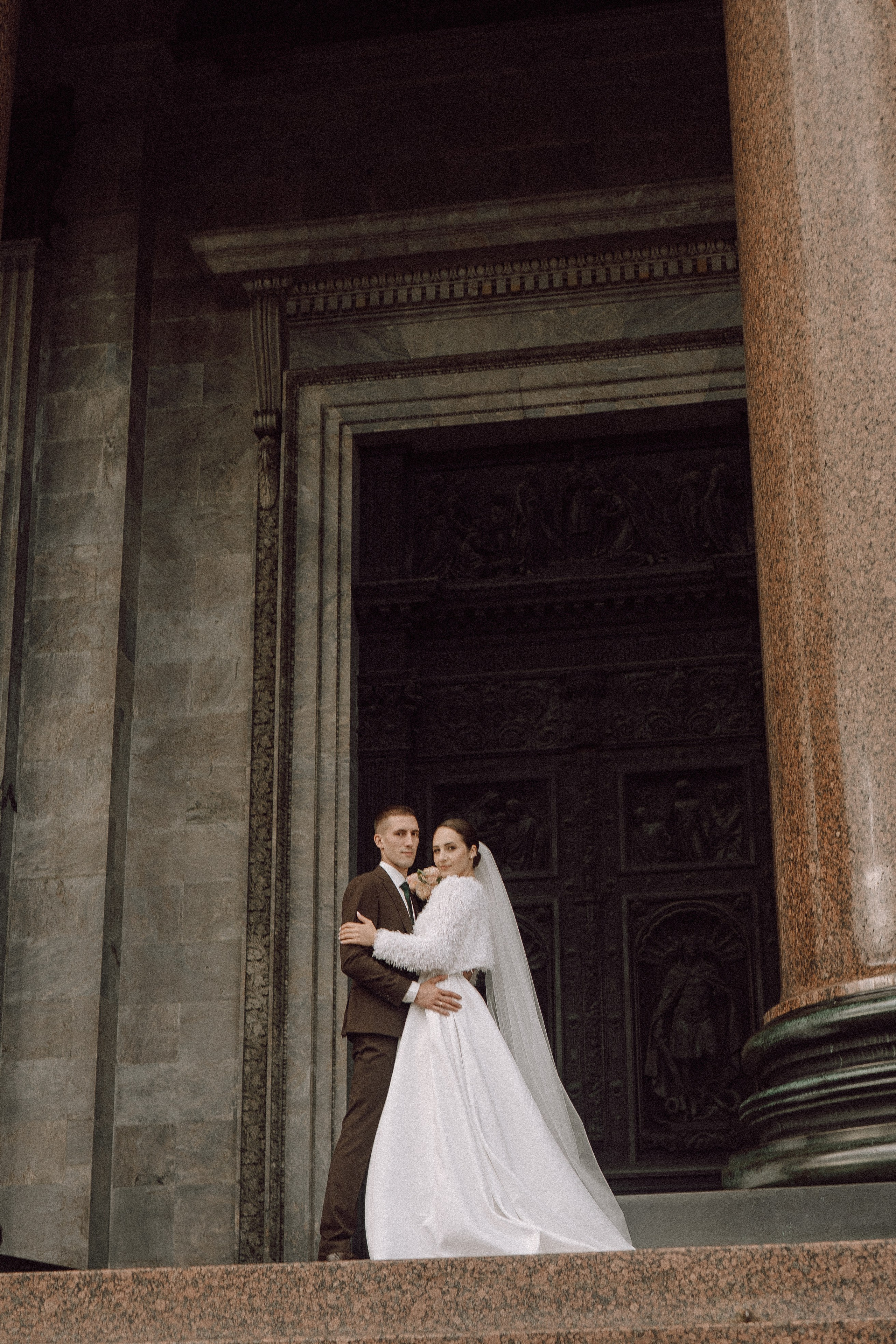 СВАДЕБНАЯ ПРОГУЛКА В САНТК-ПЕТЕРБУРГЕ (ИСАКИЕВСКИЙ СОБОР, ЗИМНЯЯ КАНАВКА, ЭРМИТАЖ И БОЛЬШАЯ МОРСКАЯ УЛИЦА). Профессиональный фотограф, Санкт-Петербург — Виктория Богомолова