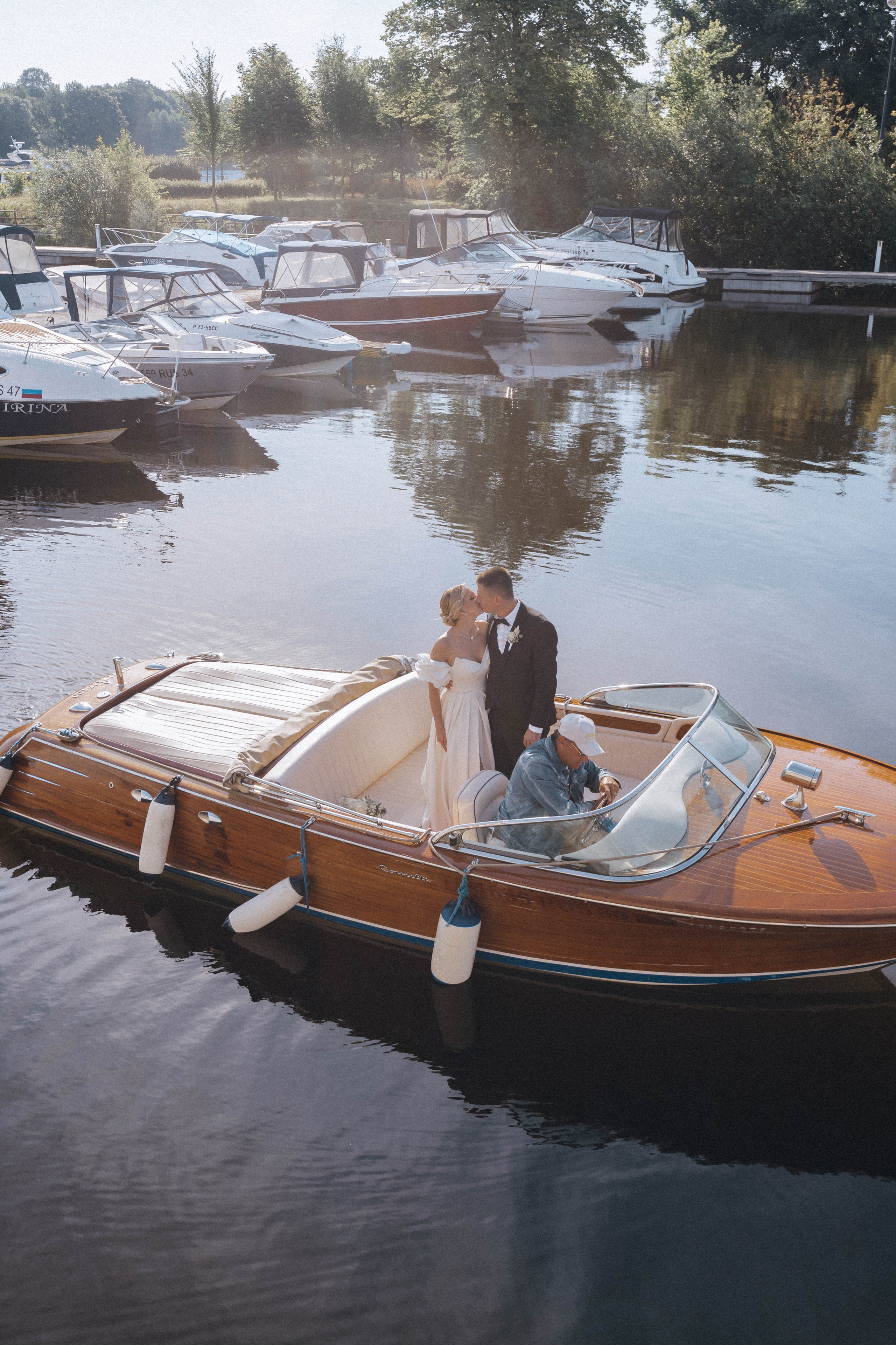 СВАДЕНБНАЯ СЬЕМКА НА КАТЕРЕ ПО КАНАЛАМ САНКТ-ПЕТЕРБУРГА И В АКВАТОРИИ НЕВЫ. Профессиональный фотограф, Санкт-Петербург — Виктория Богомолова