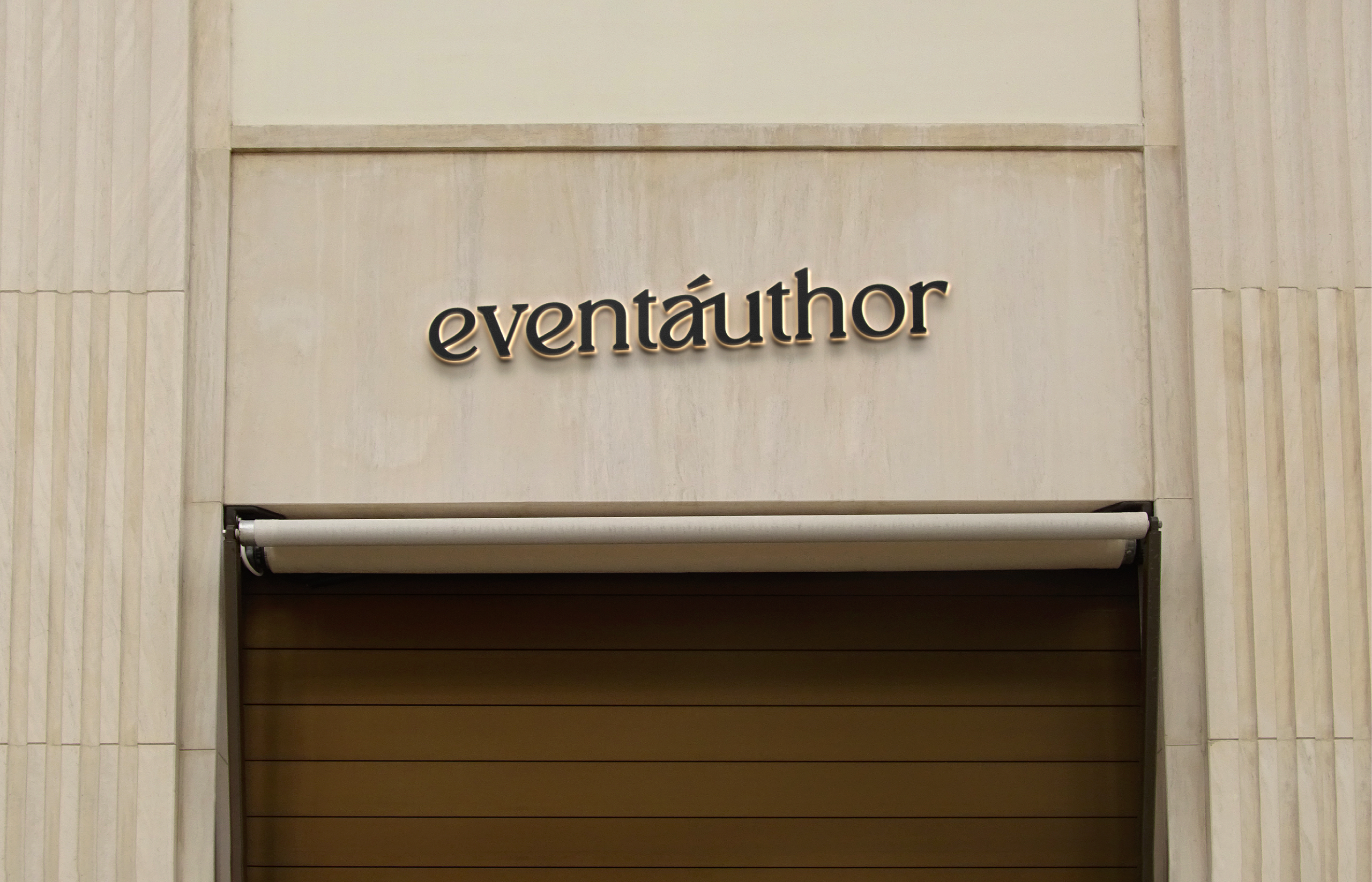 Презентация логотипа на фасаде