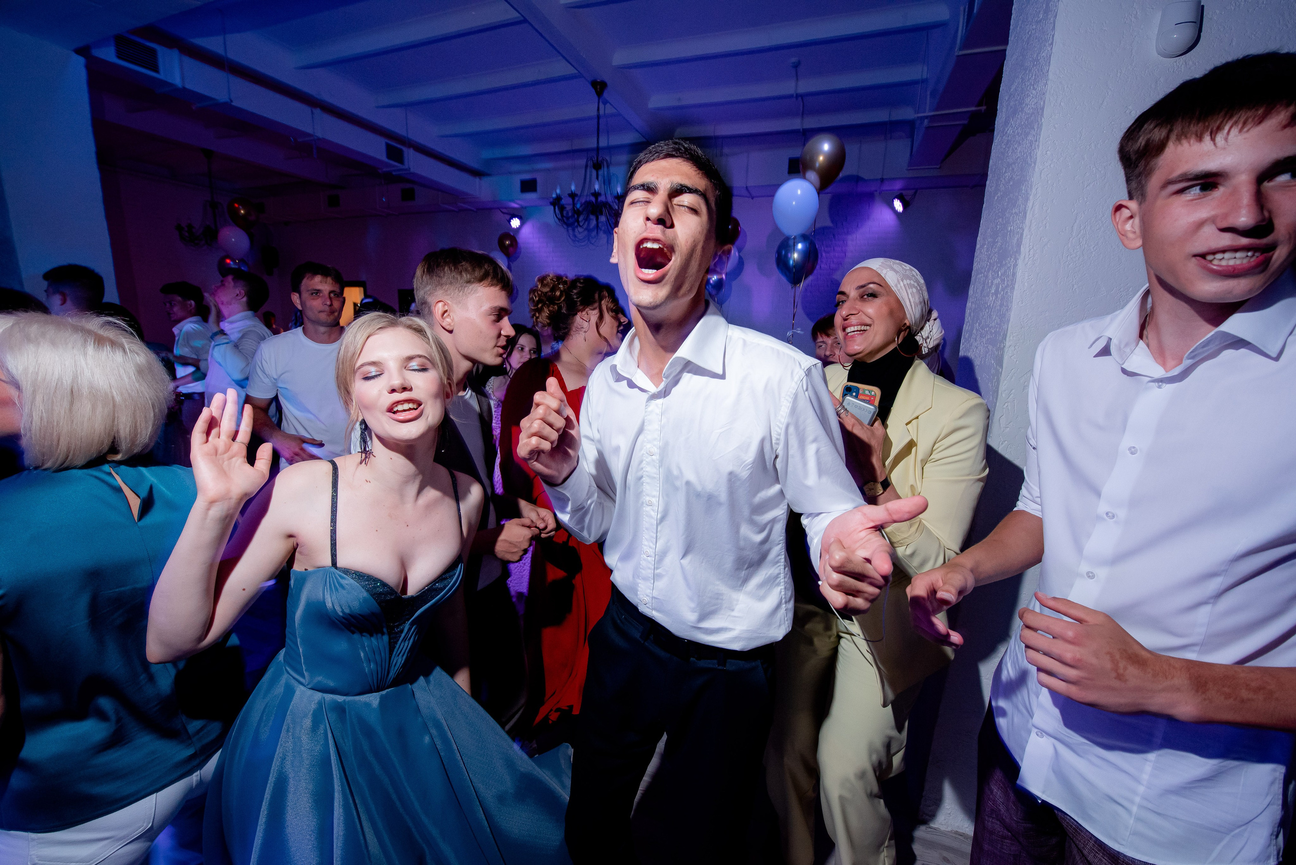 30 Школа. Вручение и Банкет. ДК Юбилейный и Банхоф. Фотограф в Волгограде и Волжском Александр Горбань