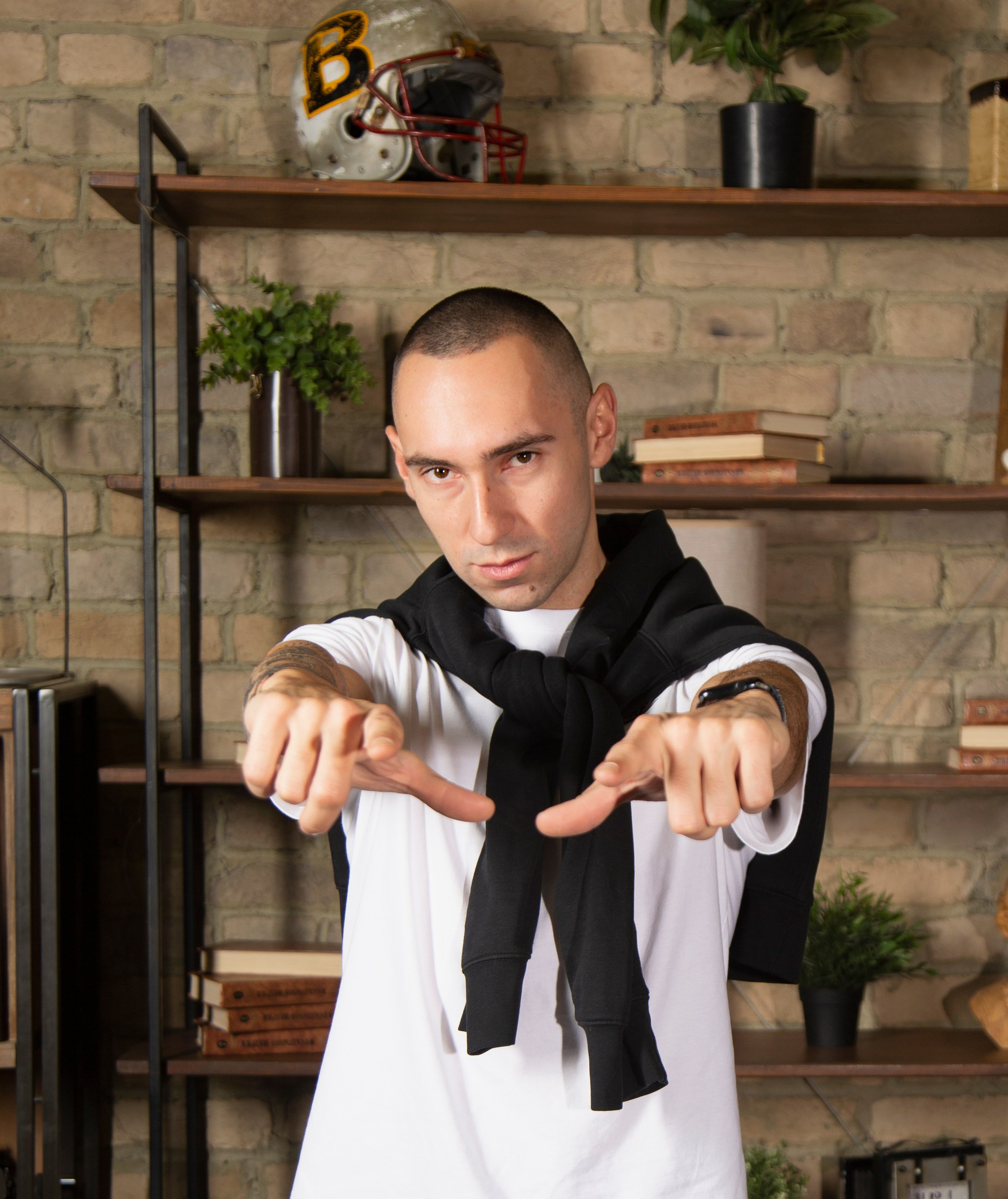 Мужская фотосессия в Москве в студии в зале Атлант. Фотосессия в студии в Москве от профессионального фотографа услуги по доступным ценам