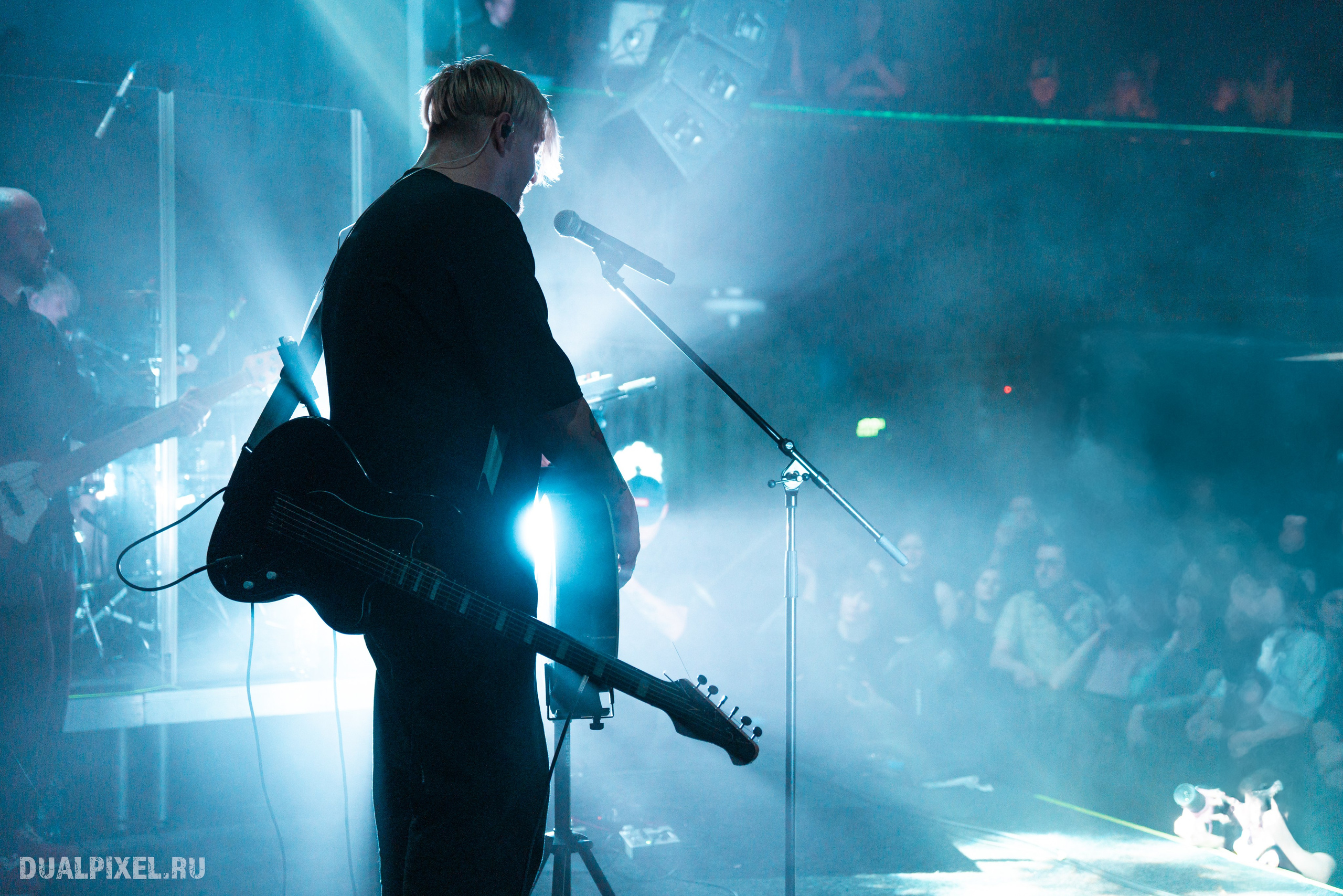 DenDerty концерт в Москве 30.03.2025. Магия музыки в кадре: Концертная Фотография