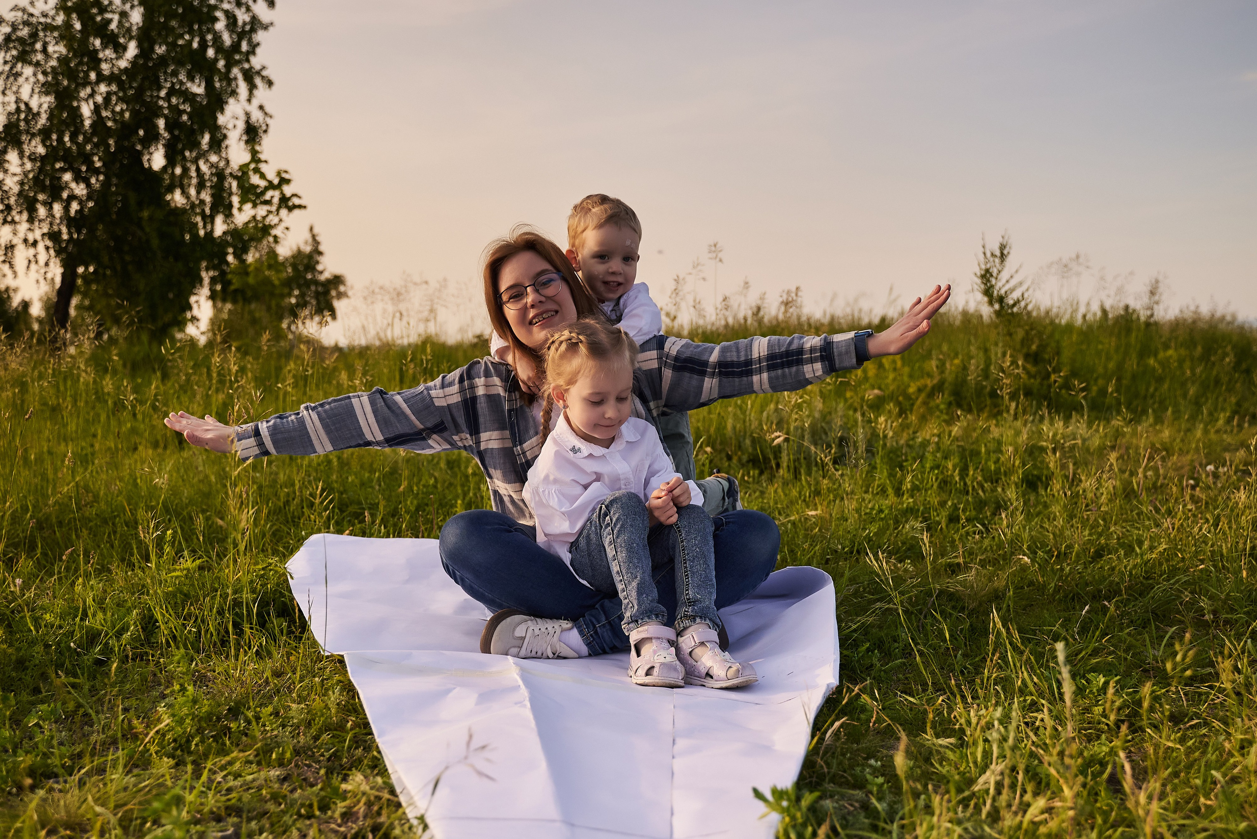 Летняя история. Бумажный самолёт. Детский и семейный фотограф Шемарова Ольга