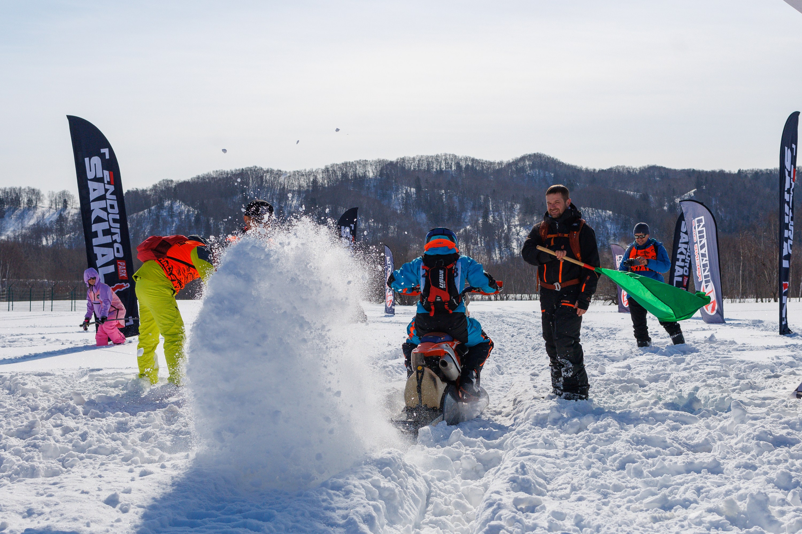 Чемпионат Экстрим Эндуро на сноубайках. Свадебный, семейный и репортажный фотограф в Южно-Сахалинске Артур Петросян