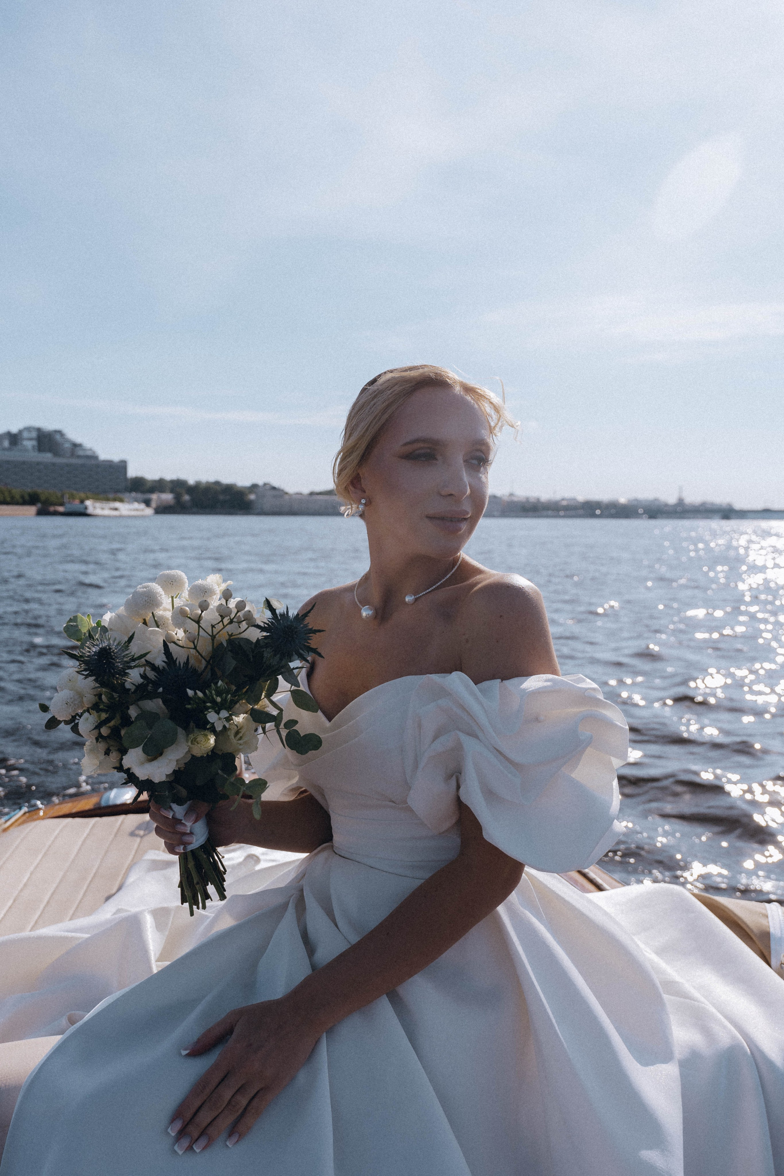 СВАДЕНБНАЯ СЬЕМКА НА КАТЕРЕ ПО КАНАЛАМ САНКТ-ПЕТЕРБУРГА И В АКВАТОРИИ НЕВЫ. Профессиональный фотограф, Санкт-Петербург — Виктория Богомолова