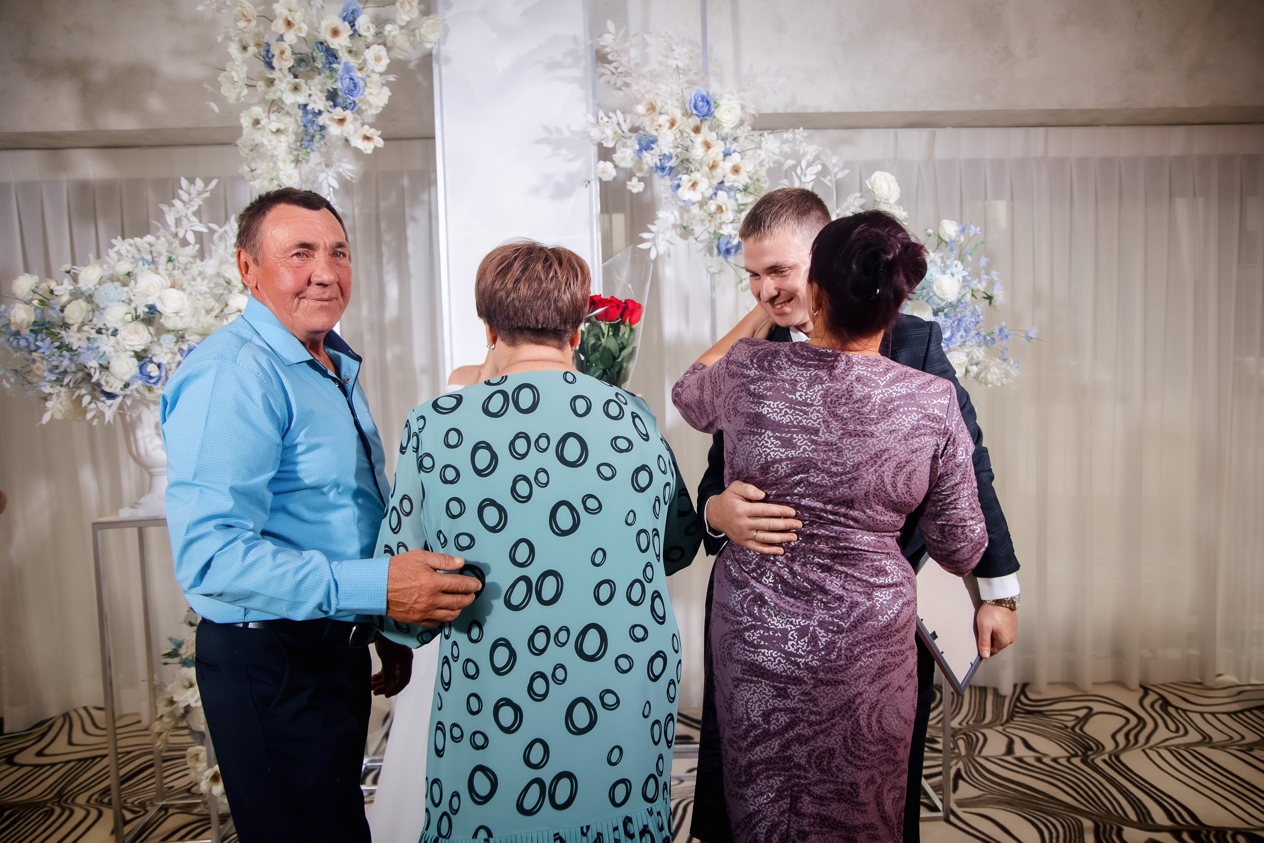 Евгений и Юлия. Совместные сборы. Интурист. Выездная. Фото с Китами. Свадебный фотограф в Хабаровске