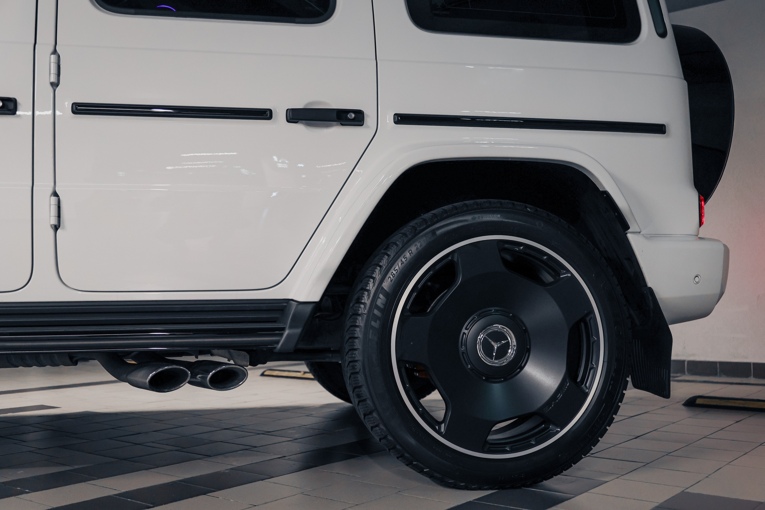 2022 MERCEDES BENZ G63 AMG $235,000 / 16,414 KM ODOMETER. Mixturecaptures