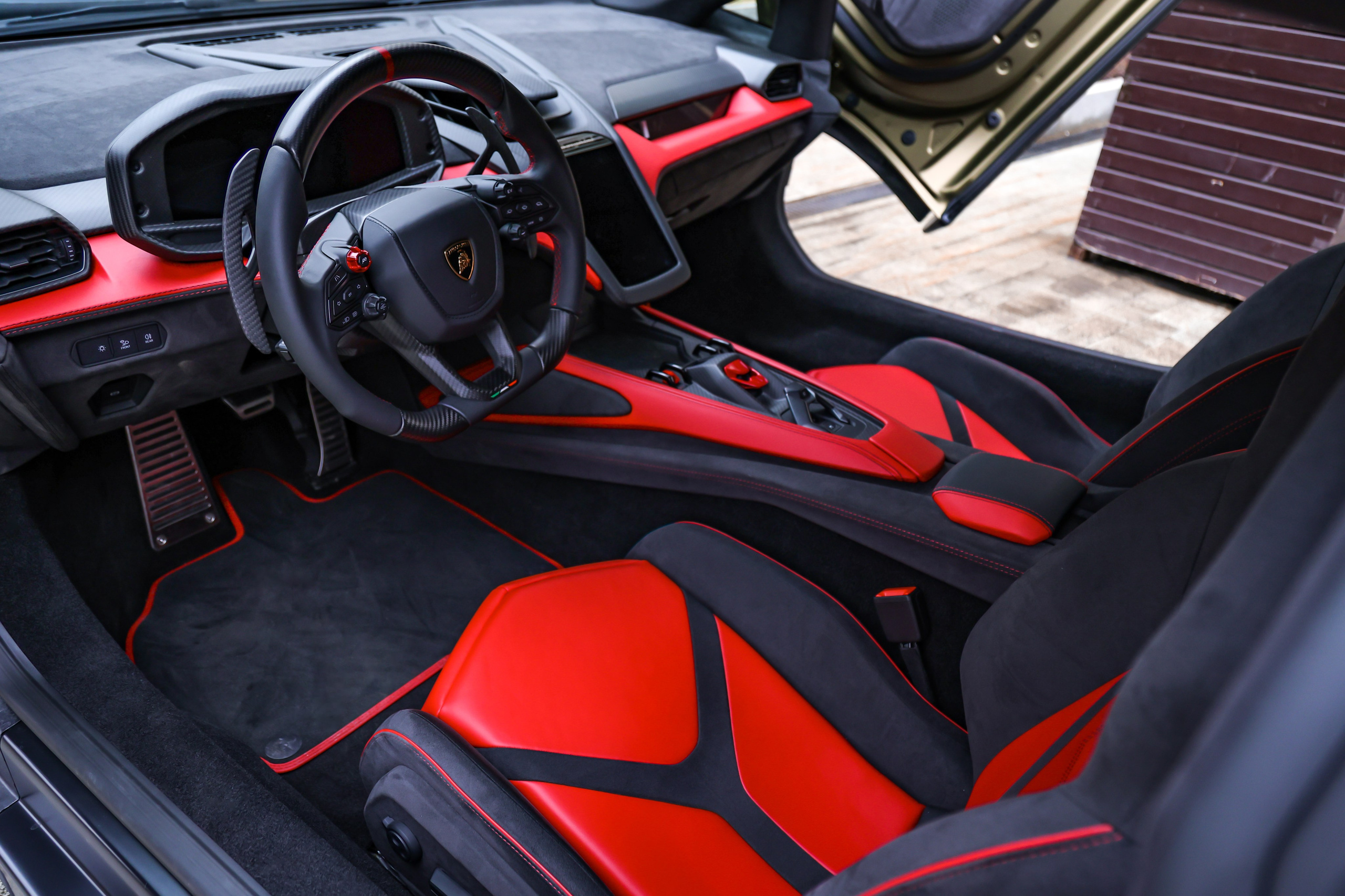 2024 Lamborghini Revuelto 6.5 AMT. Mixturecaptures