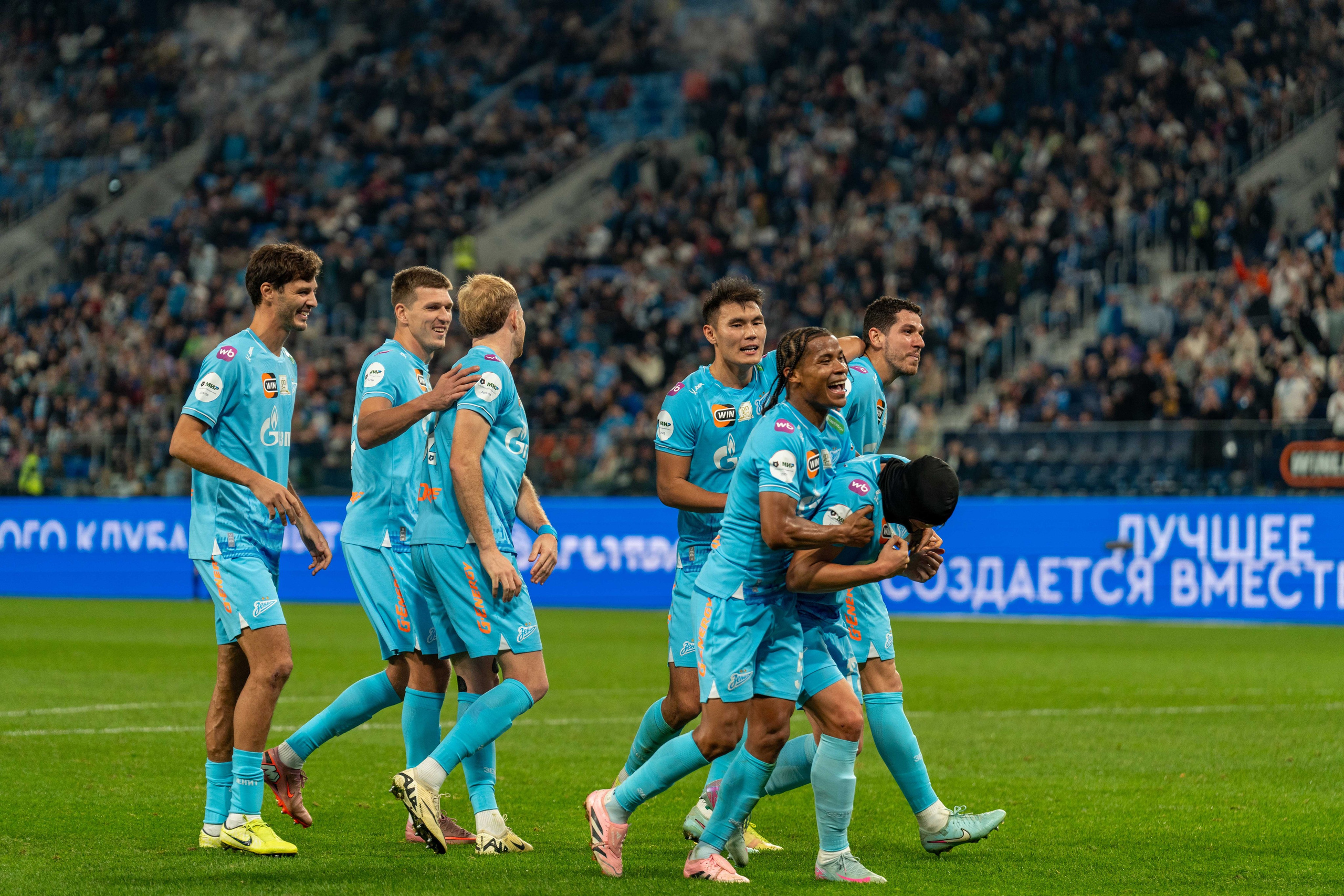 Зенит — Локомотив: фотогалерея 14-го тура РПЛ на Газпром Арене | Антон Гауф. Спортивный фотограф в Санкт-Петербурге | Антон Гауф