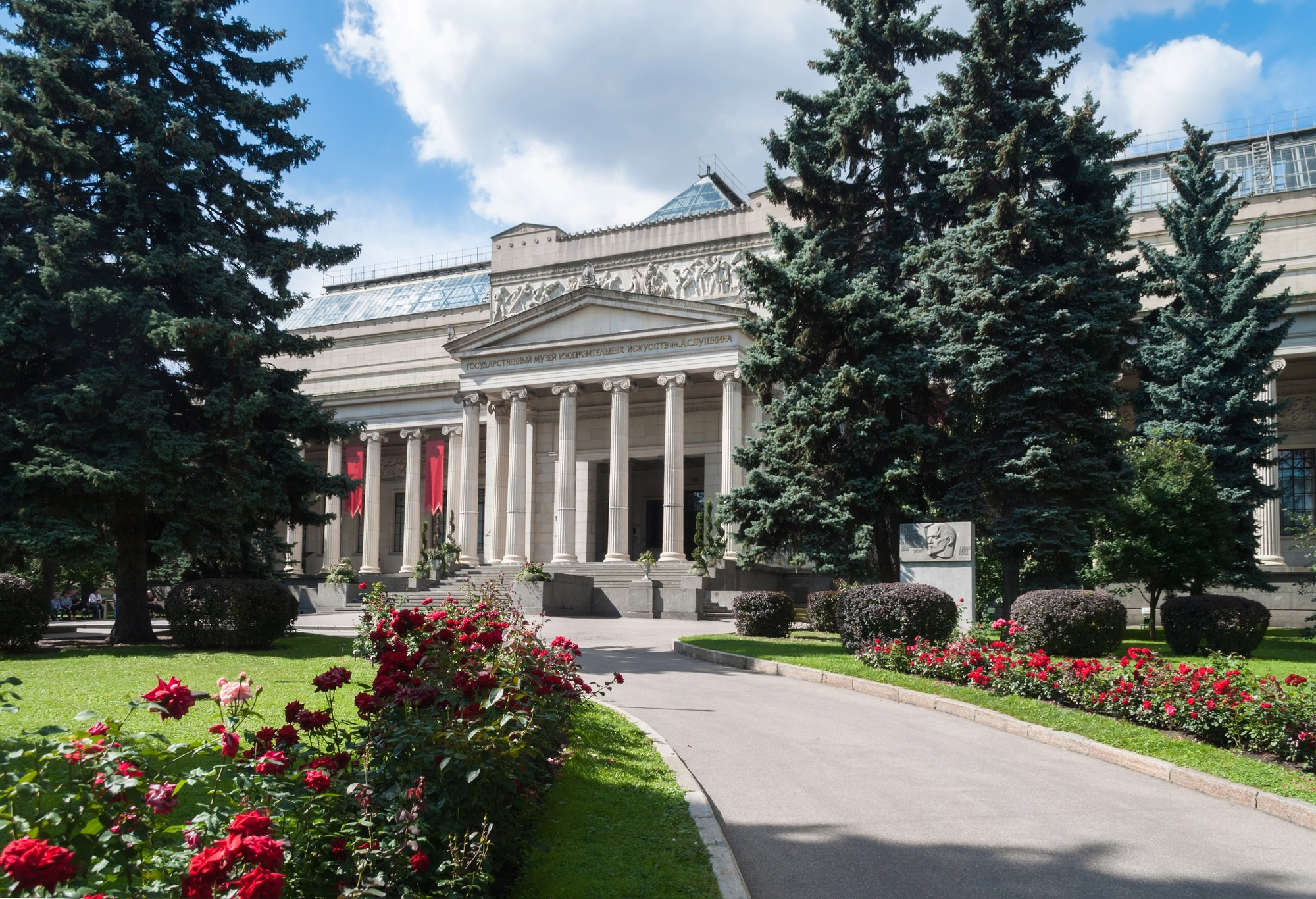 Парадная лестница ГМИИ им. Пушкина. Фотограф для маркетплейсов Михаил Бове