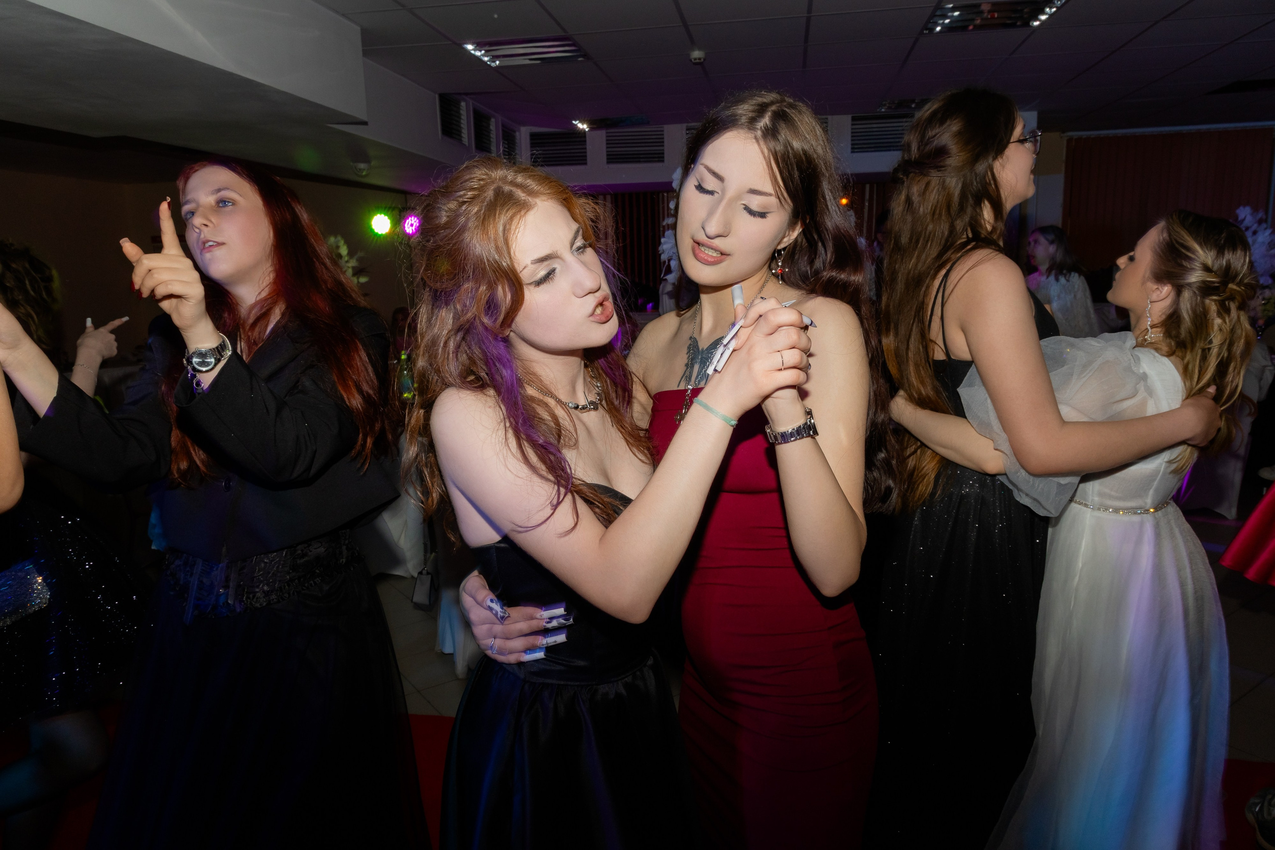 Школьный выпускной 2025 год в Минске, Беларуси. Свадебный фотограф в Минске/Беларуси Сергей Спиридонов