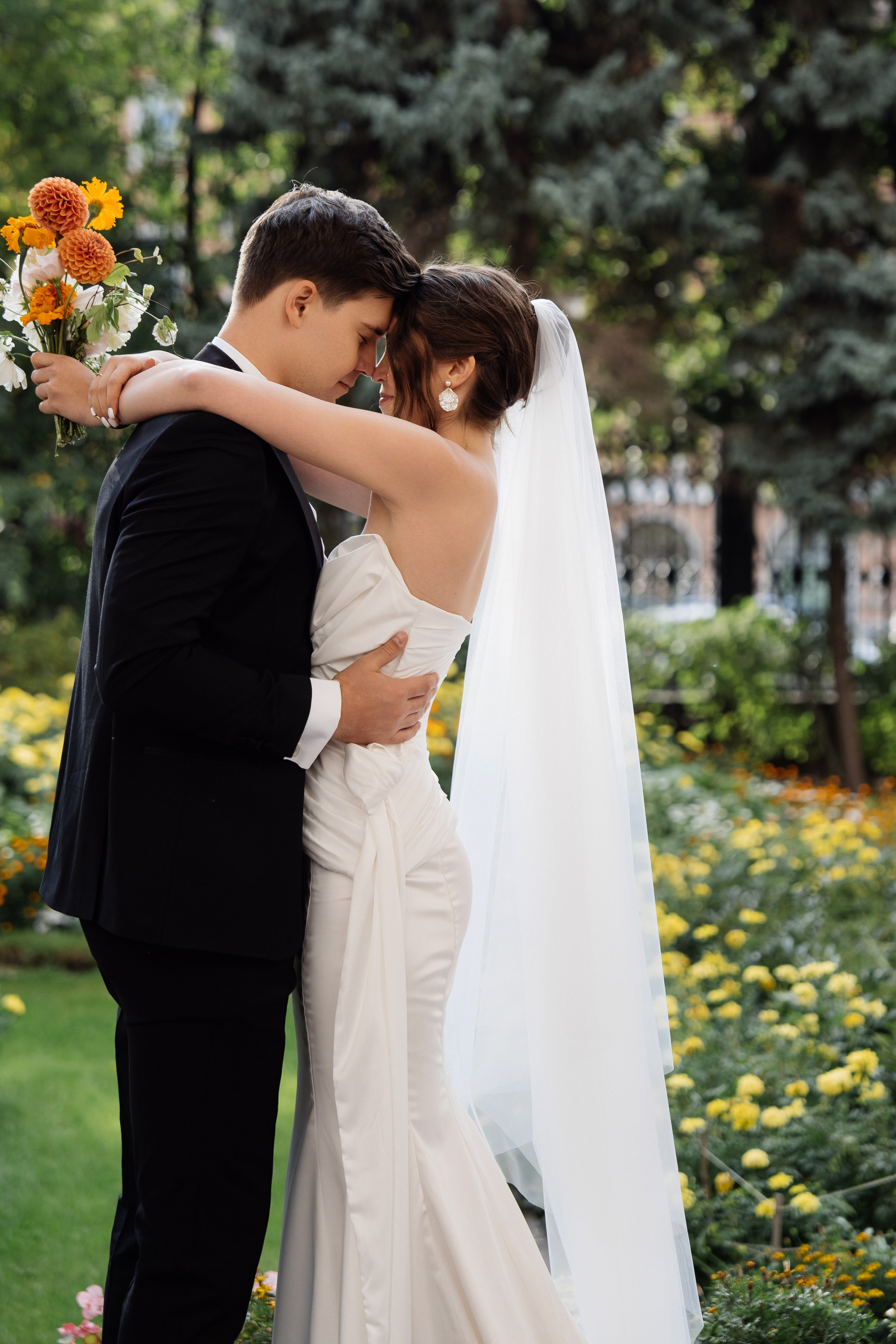 Оранжевая свадьба в гребешках. Свадебный фотограф организатор в Санкт-Петербурге Ассоль Опарина