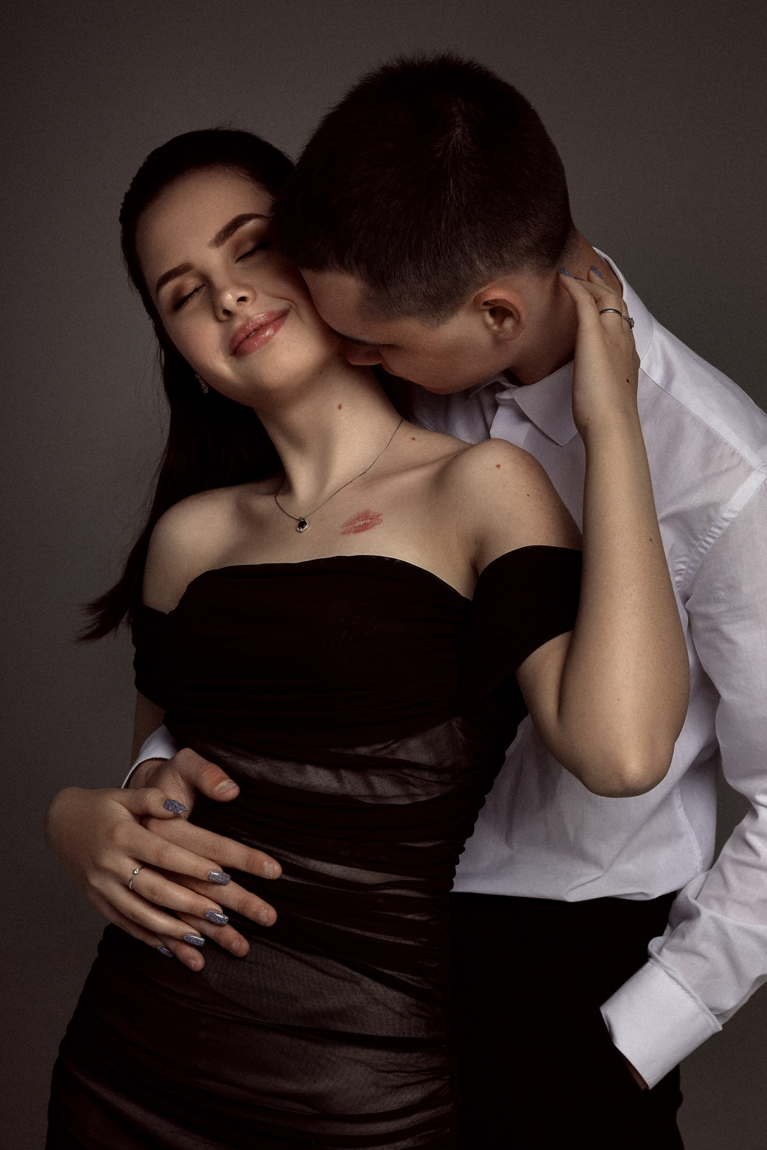 Стильная студийная фотосессия для влюбленных пар в Москве. Профессиональный фотограф в Москве. Елена Шуваева