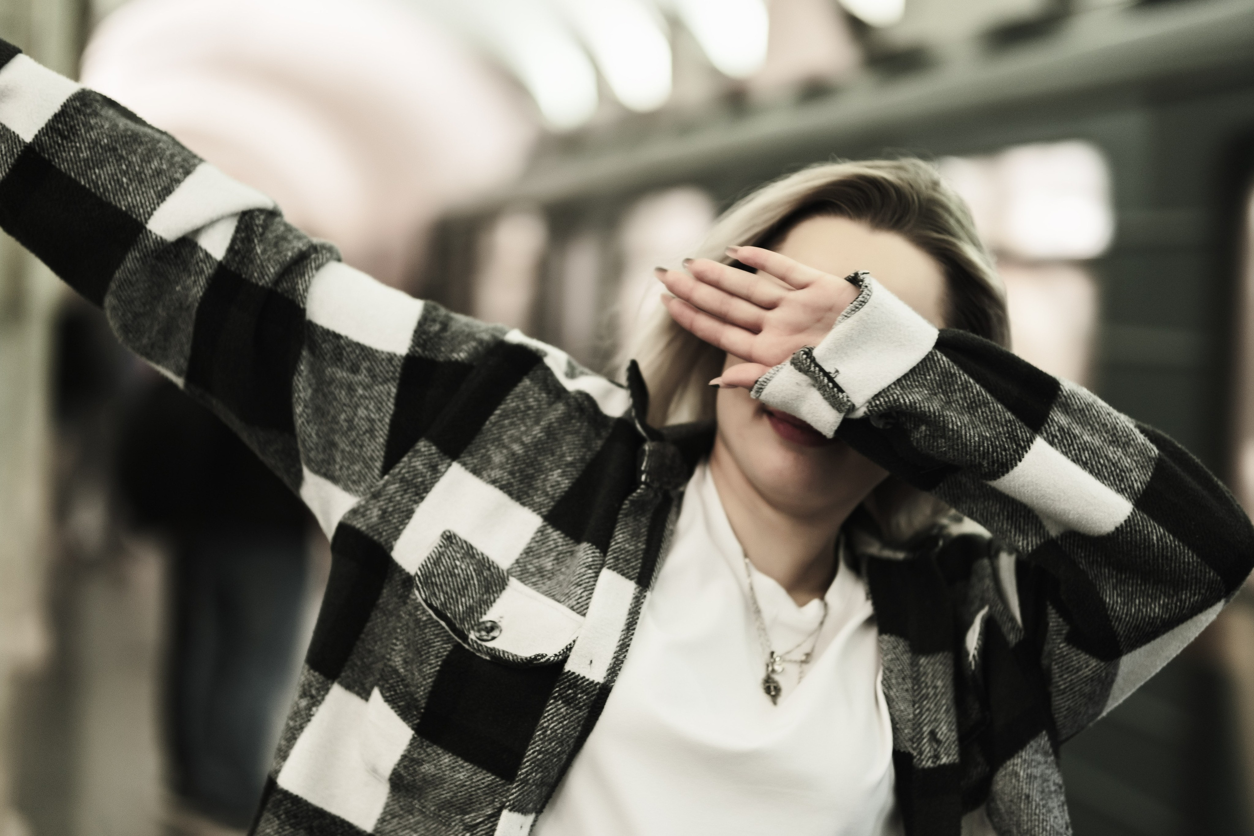 Жанна с Катей в метро. Фотограф в Москве Максим Скоробогатов