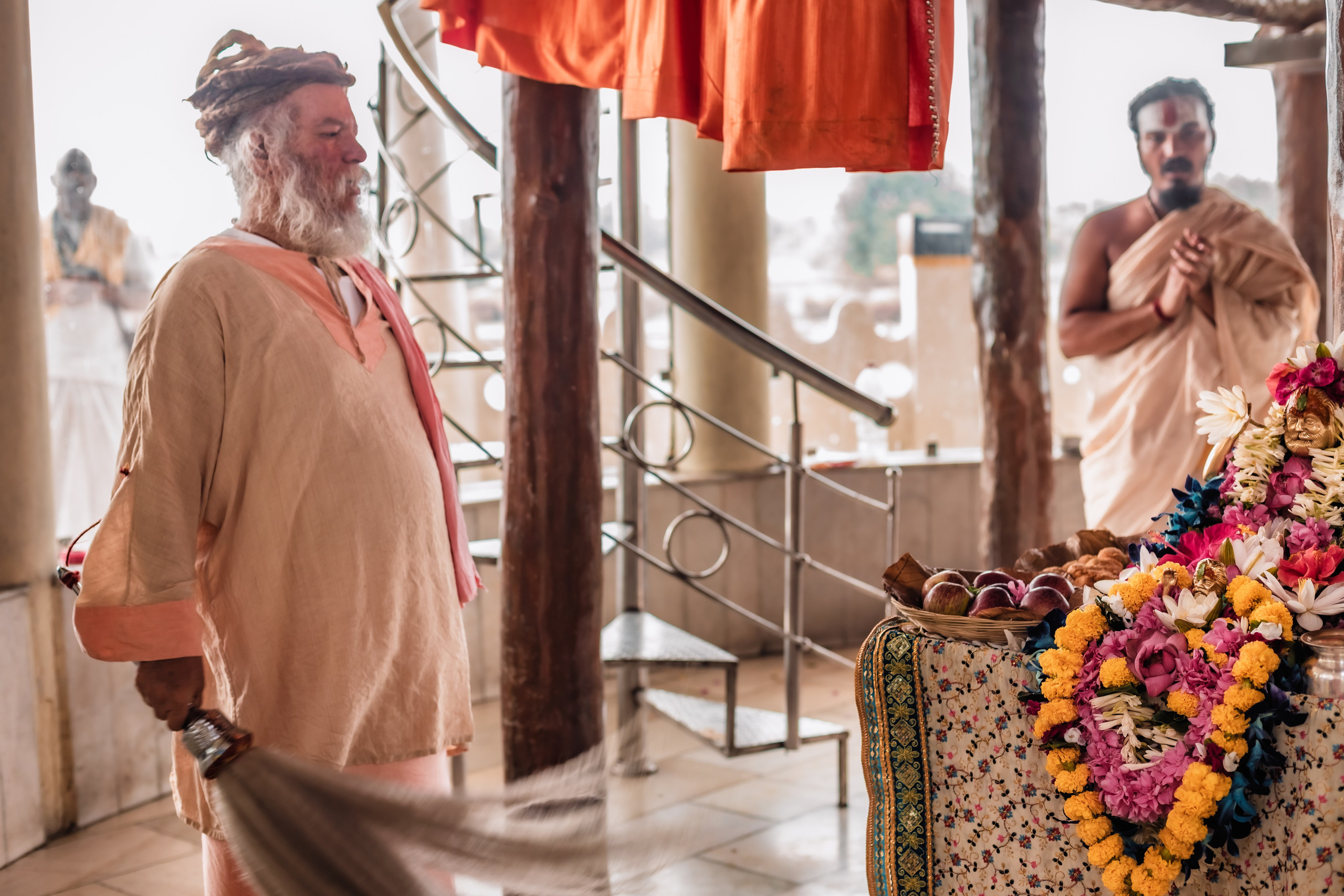 Abhisheka Devraha Baba on Sri Devdas ji maharaj bd. Mariam Bagdasaryan