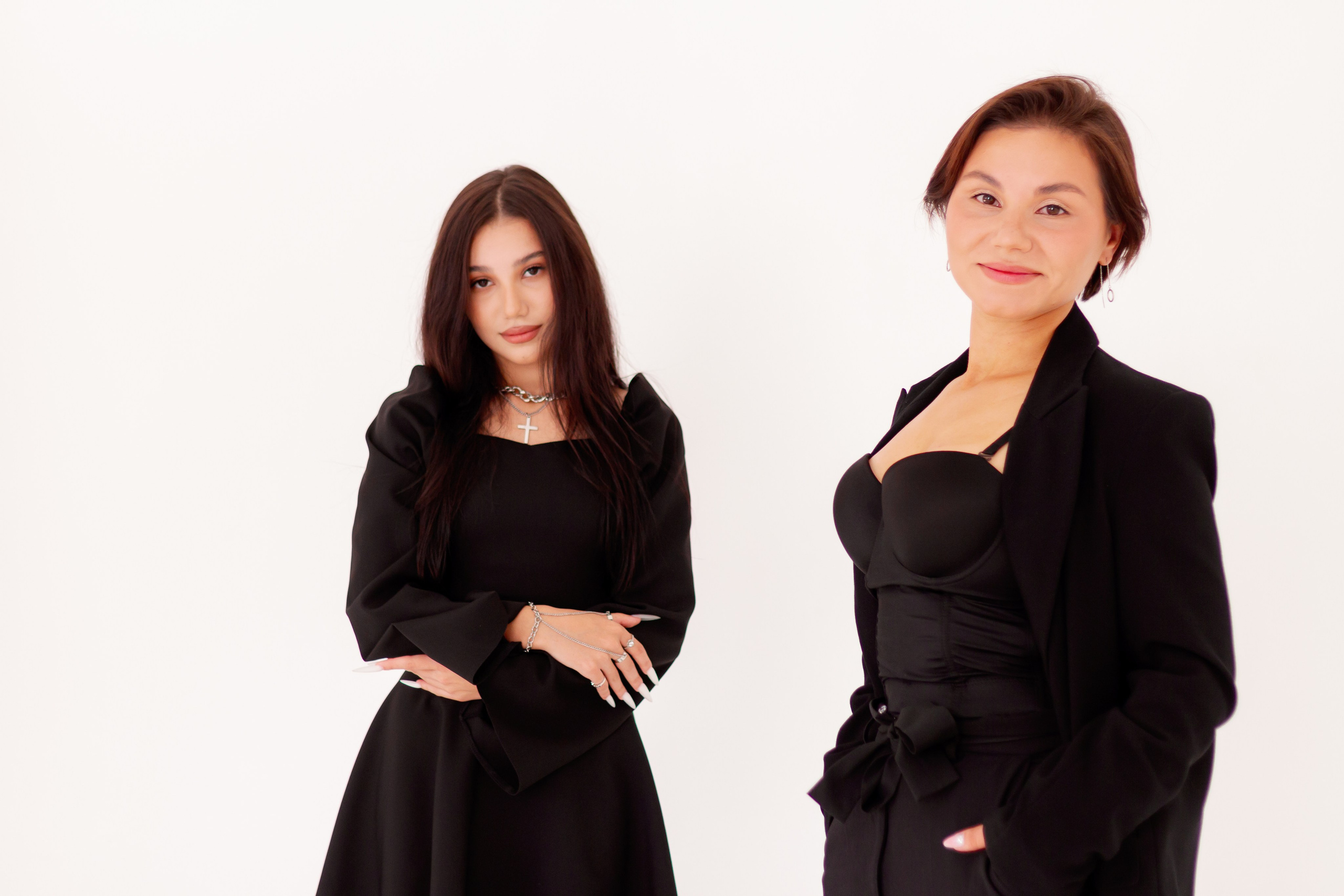 Эля и Лиза. Сёстры. Фотосессия в студии, Екатеринбург. Фотограф в Екатеринбурге Пойгина Елена