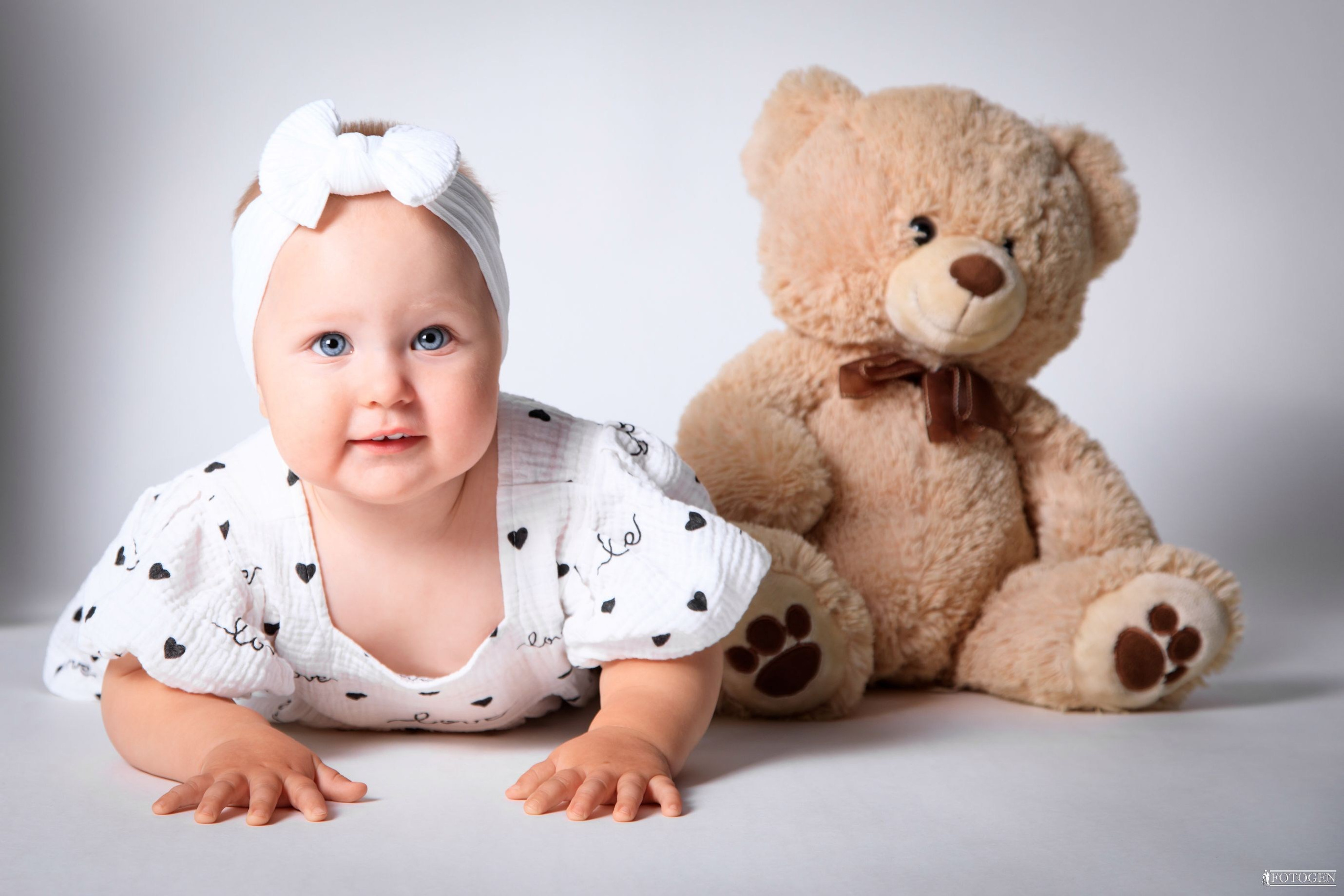 Семейная фотосессия: мама, папа и малыш | Портфолио Fotogen. Интерьерная фотостудия FOTOGEN г. Краснодар