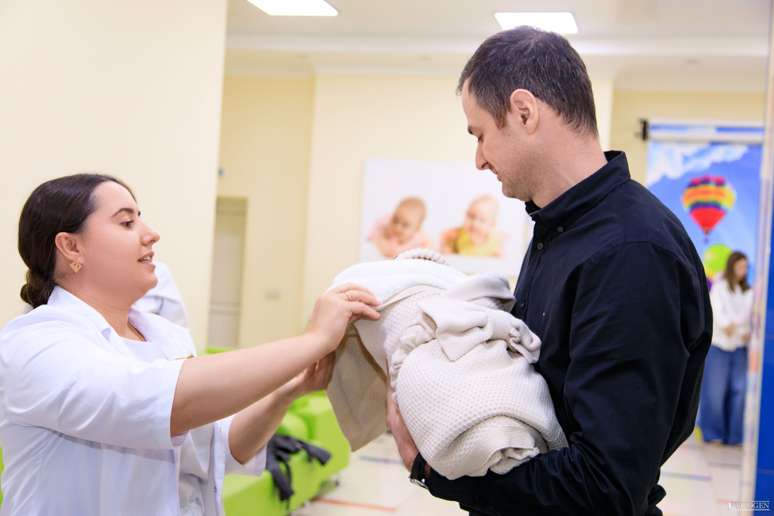 Фотосессия выписки из роддома в Краснодаре | Портфолио Fotogen. Интерьерная фотостудия FOTOGEN г. Краснодар