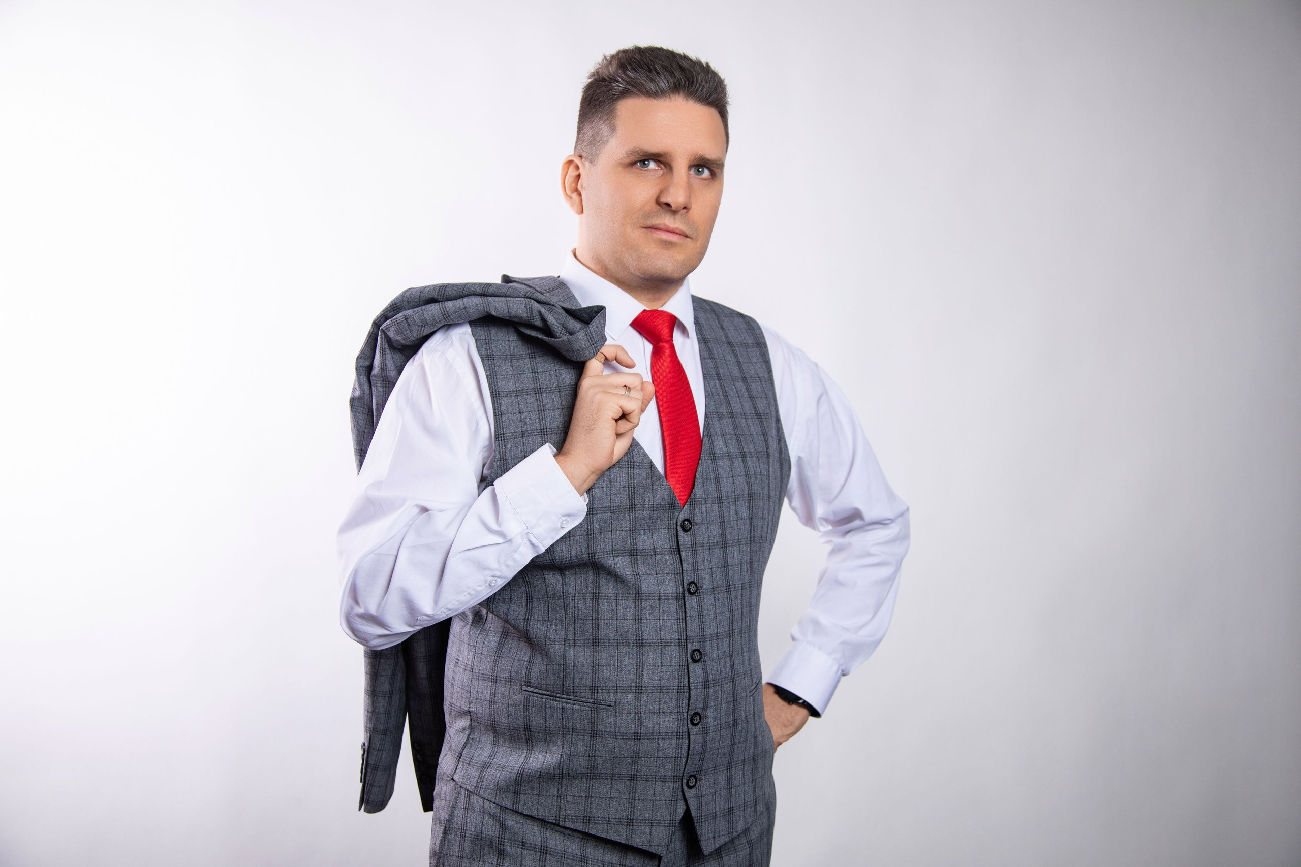 Профессиональная мужская фотосессия в Fotogen: Ваша история в кадре. Интерьерная фотостудия FOTOGEN г. Краснодар