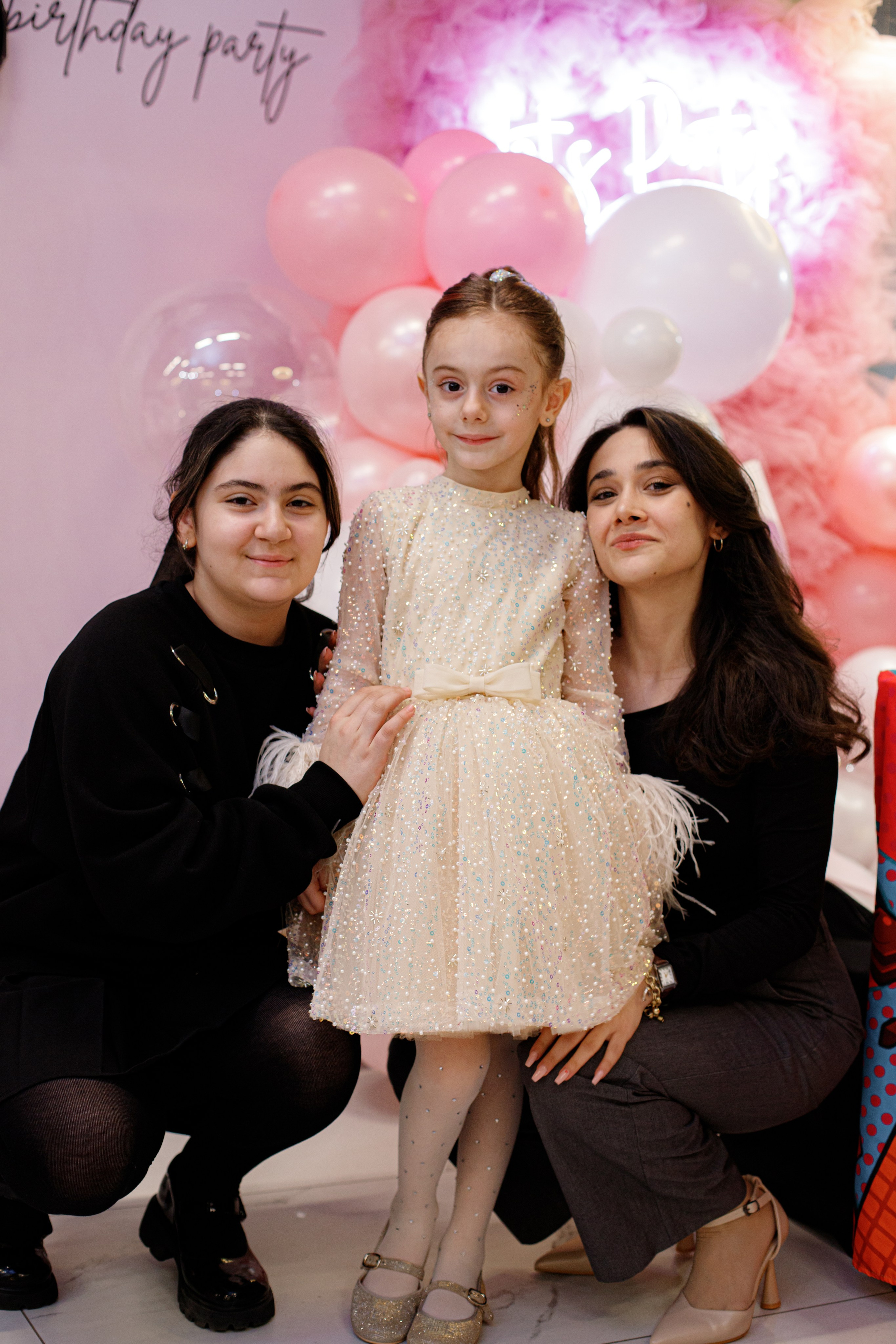 ASIA'S BIRTHDAY PARTY. Photokarish