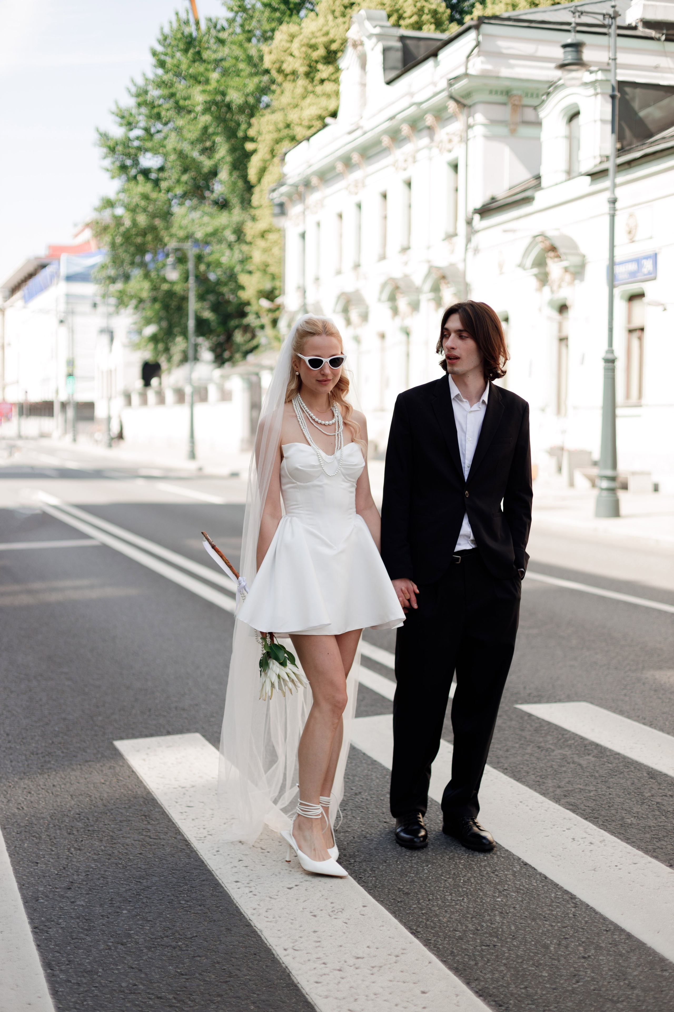 Свадебная фотосессия с автомобилем в центре Москвы, фотограф свадьбам Москва