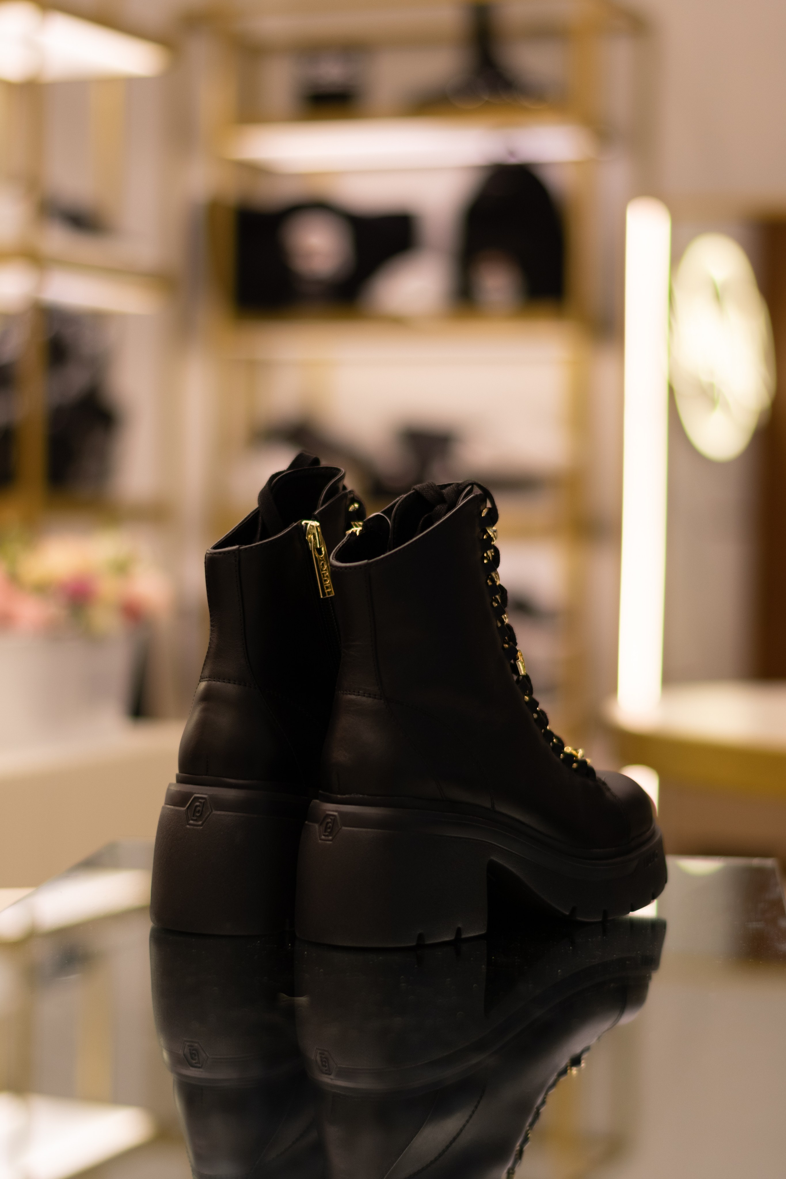 Для организаций. Предметная фотосессия для обувного магазина Capsula. Фотограф/видеограф Богдан Голованов