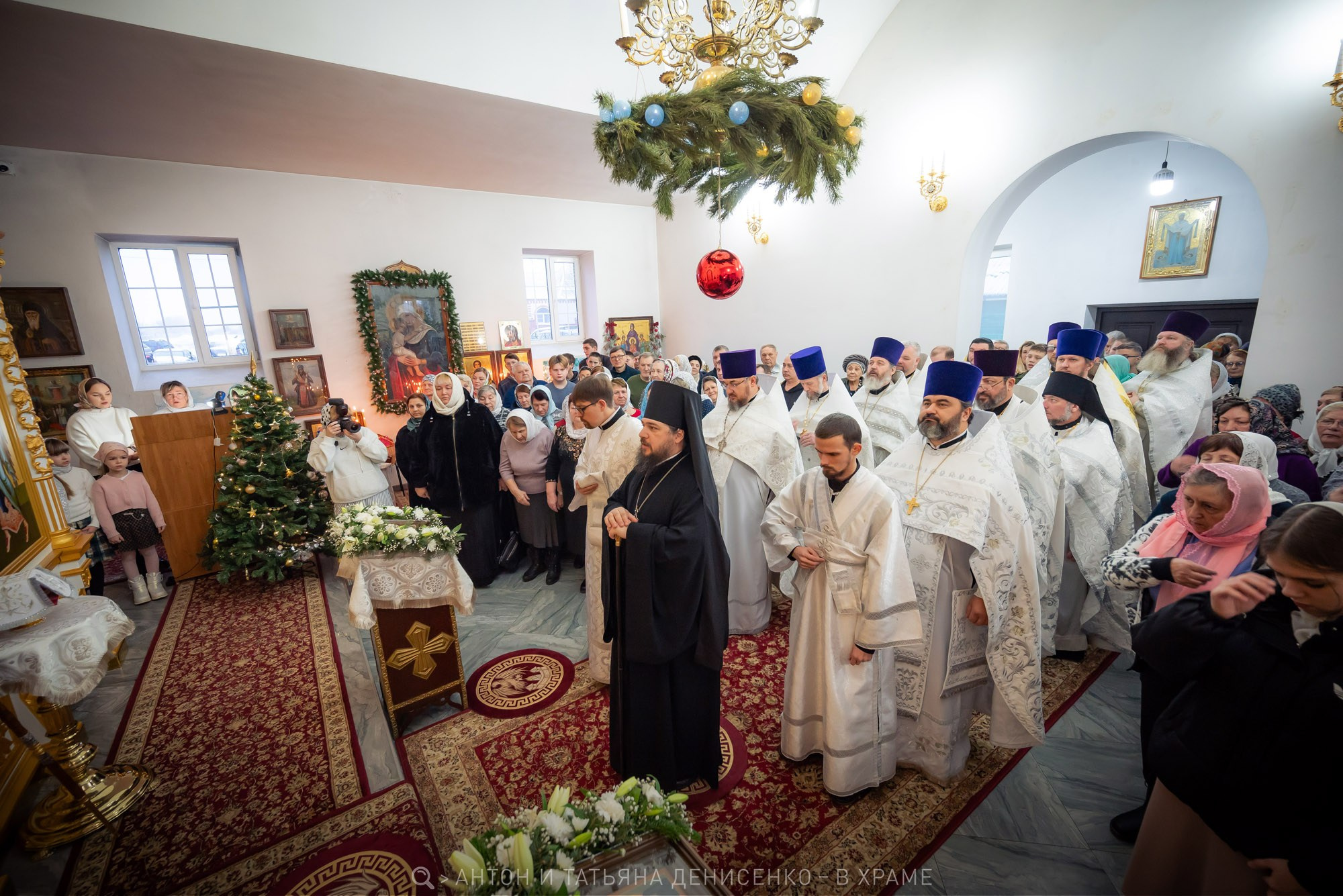 Освящение храма Покрова Пресвятой Богородицы г. Морозовск. Антон и Татьяна Денисенко — В храме